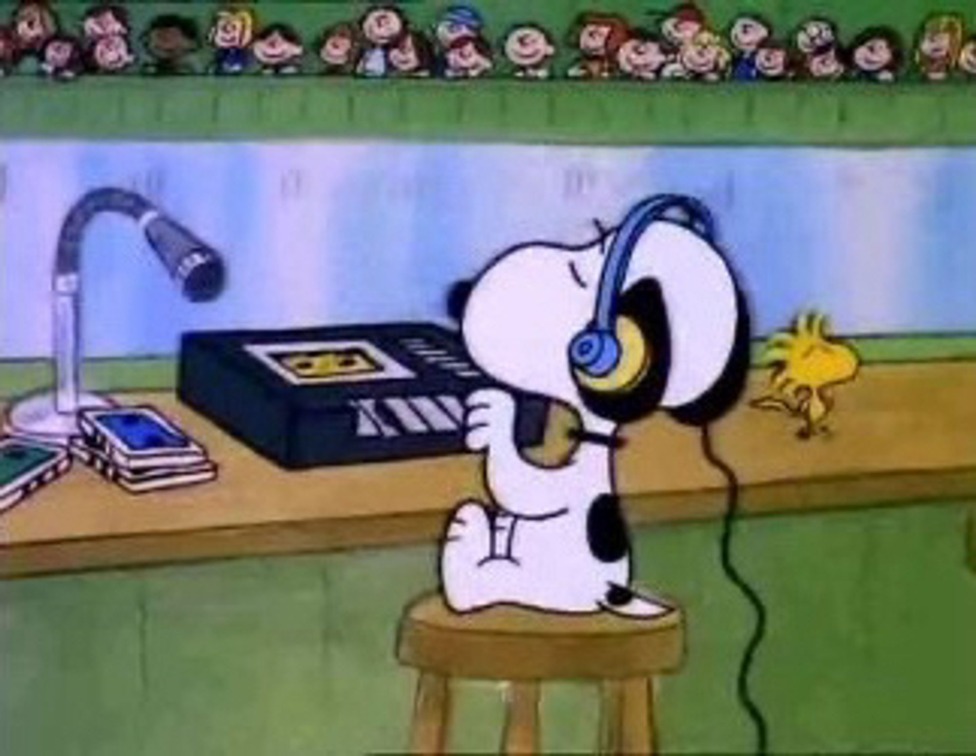 snoopy with his headphones on listening to a casette player

— ΖΕΦΙΣΑ