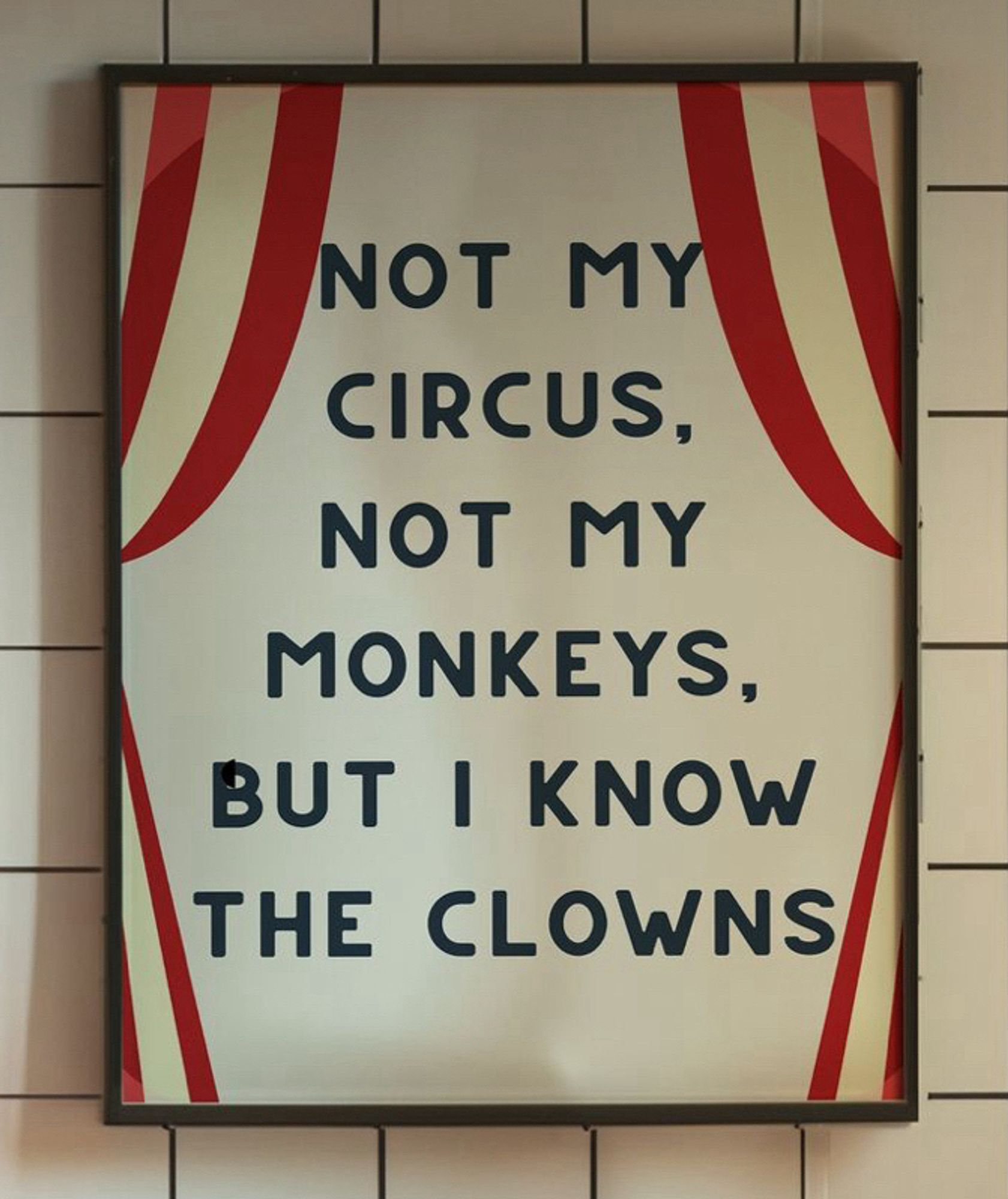 Schild von Etsy:
Not my circus. 
Nor my monkeys. 
But I know the clowns.