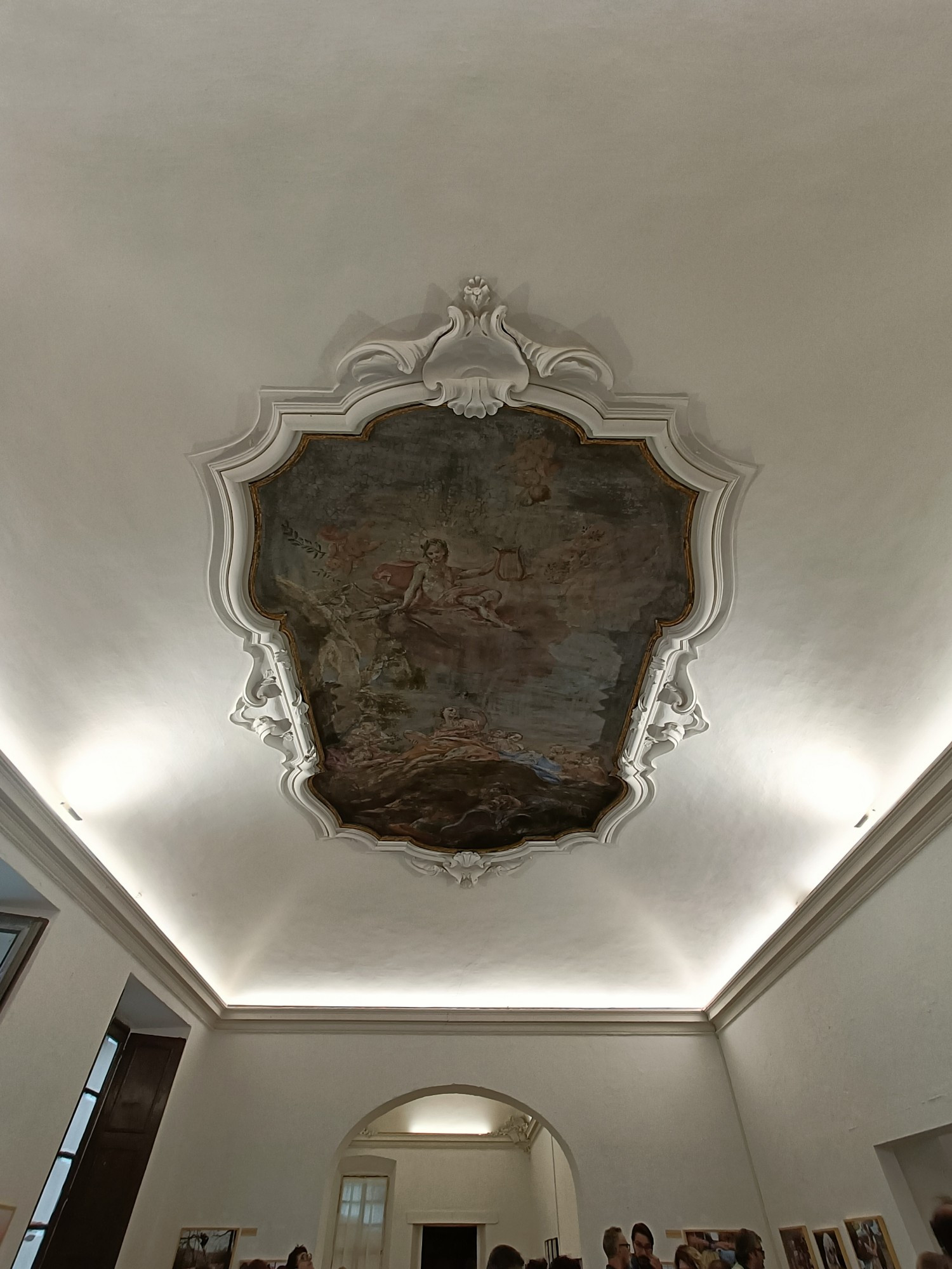 La modanatura con affresco di un soffitto