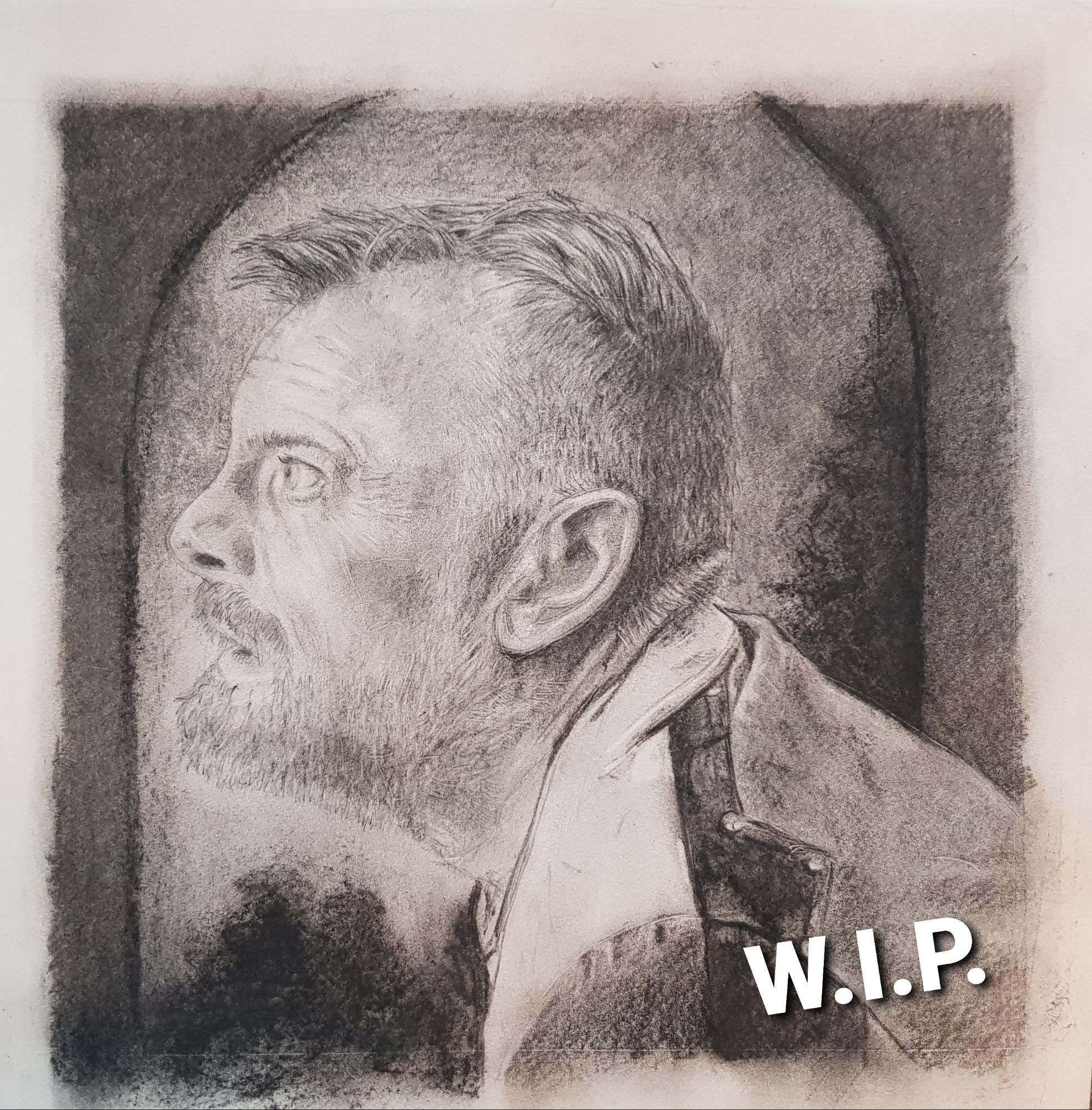 Bleistiftzeichnung.
Portrait Sam Vimes aus The Watch, dargestellt von Richard Dormer