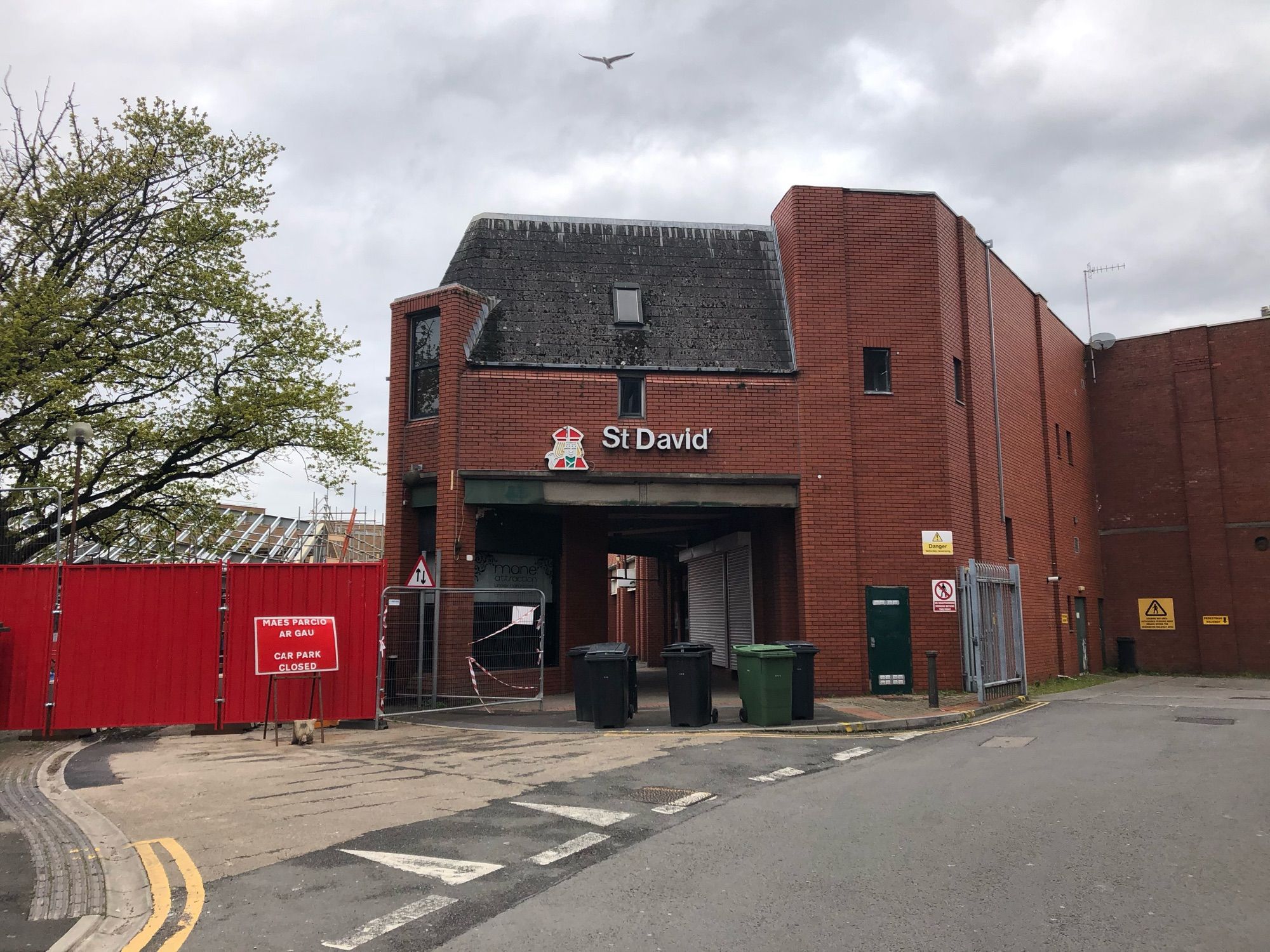 One of the entrances to the red-brick open-air St. David’s Shopping Centre in Swansea. The second ‘s’ is missing from the sign that says ‘St. David’s’ above the entrance.