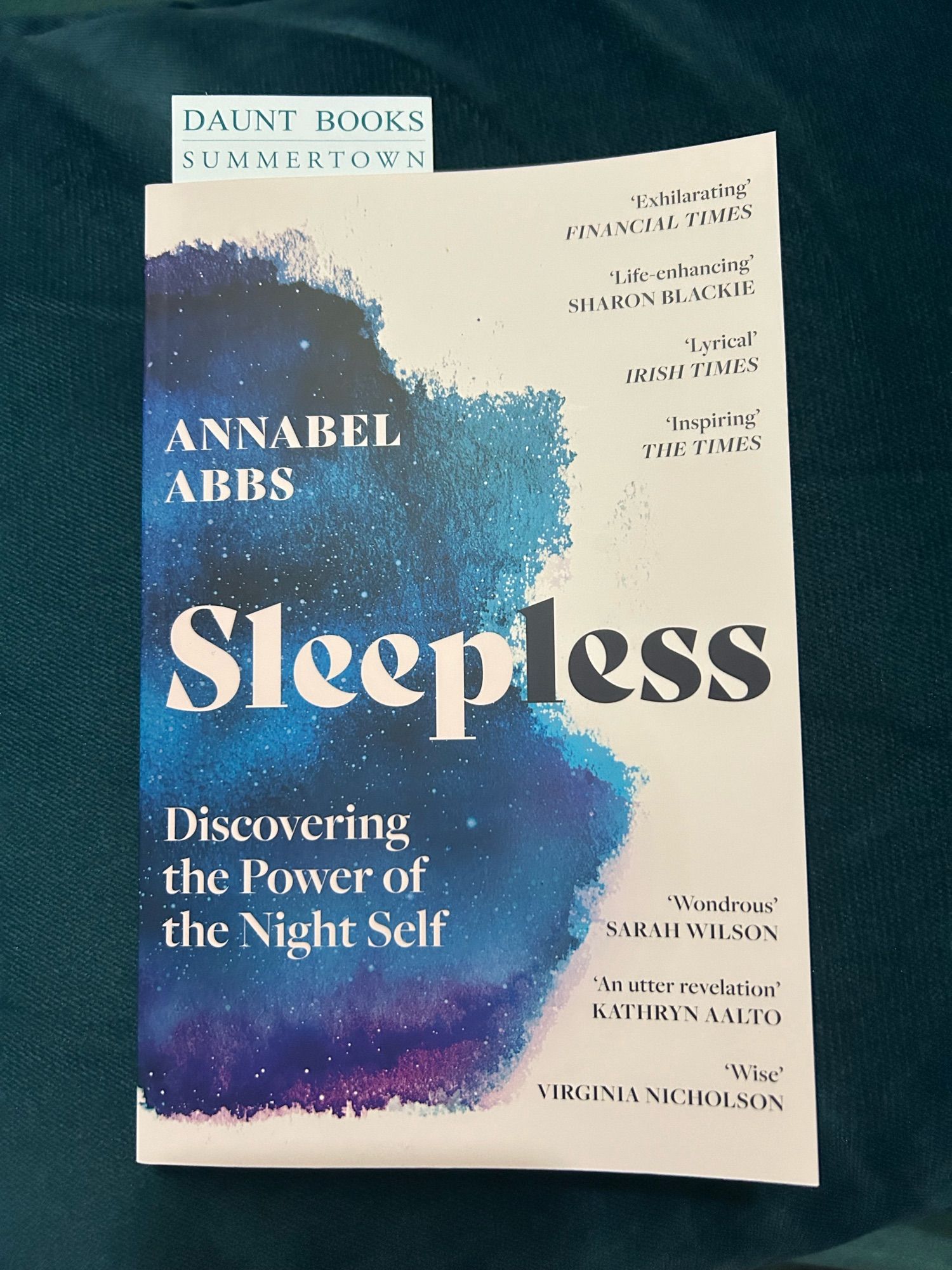 ANNABEL
ABBS
Sleepless
Discovering the Power of the Night Self