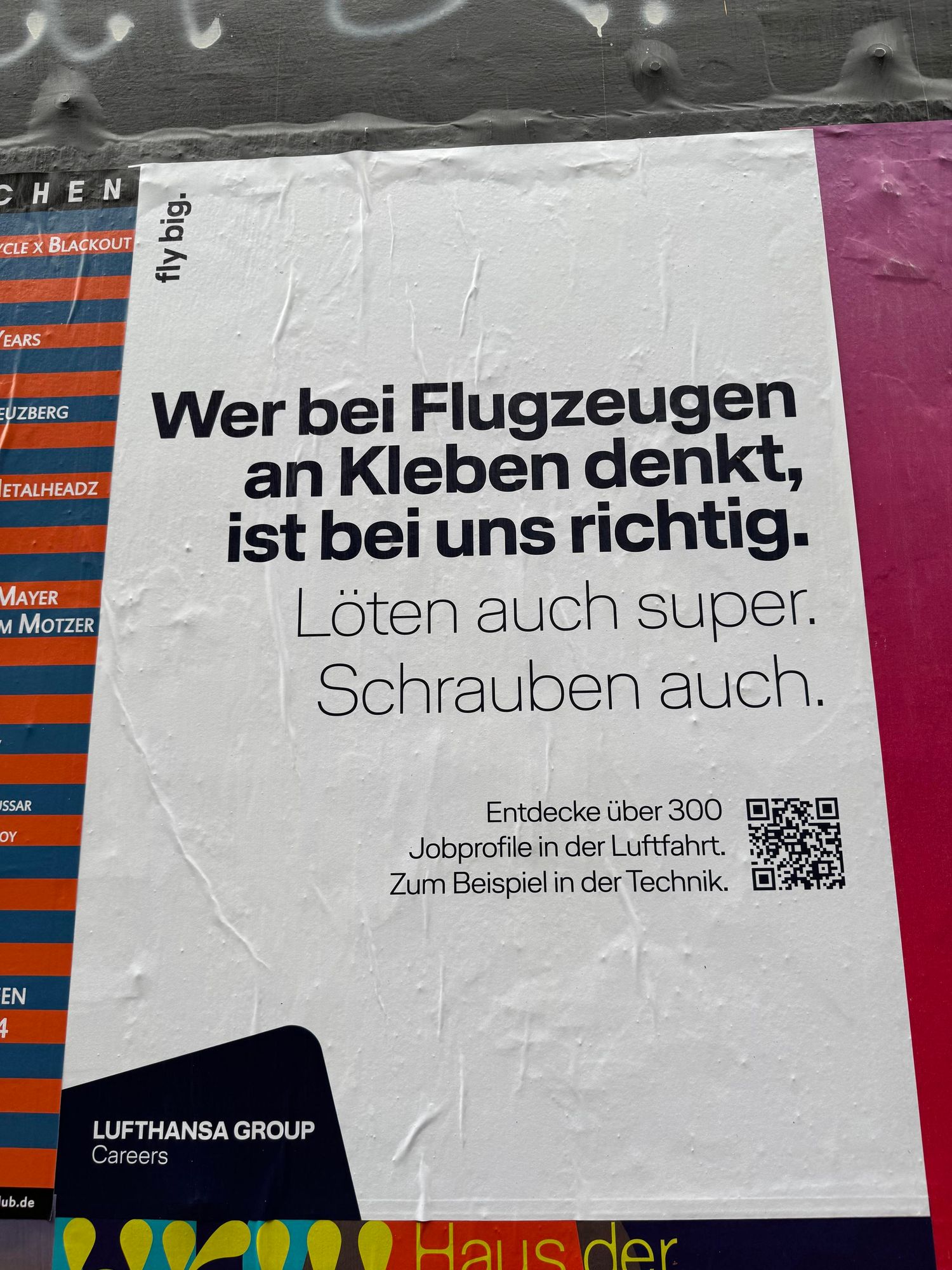 Poster: „Wer bei Flugzeugen an Kleben denkt, ist bei uns richtig.“