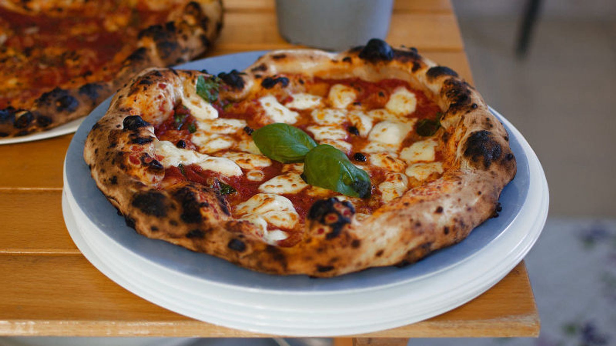 foto di Pizza napoletana: la ricetta per farla in casa con un impasto perfetto