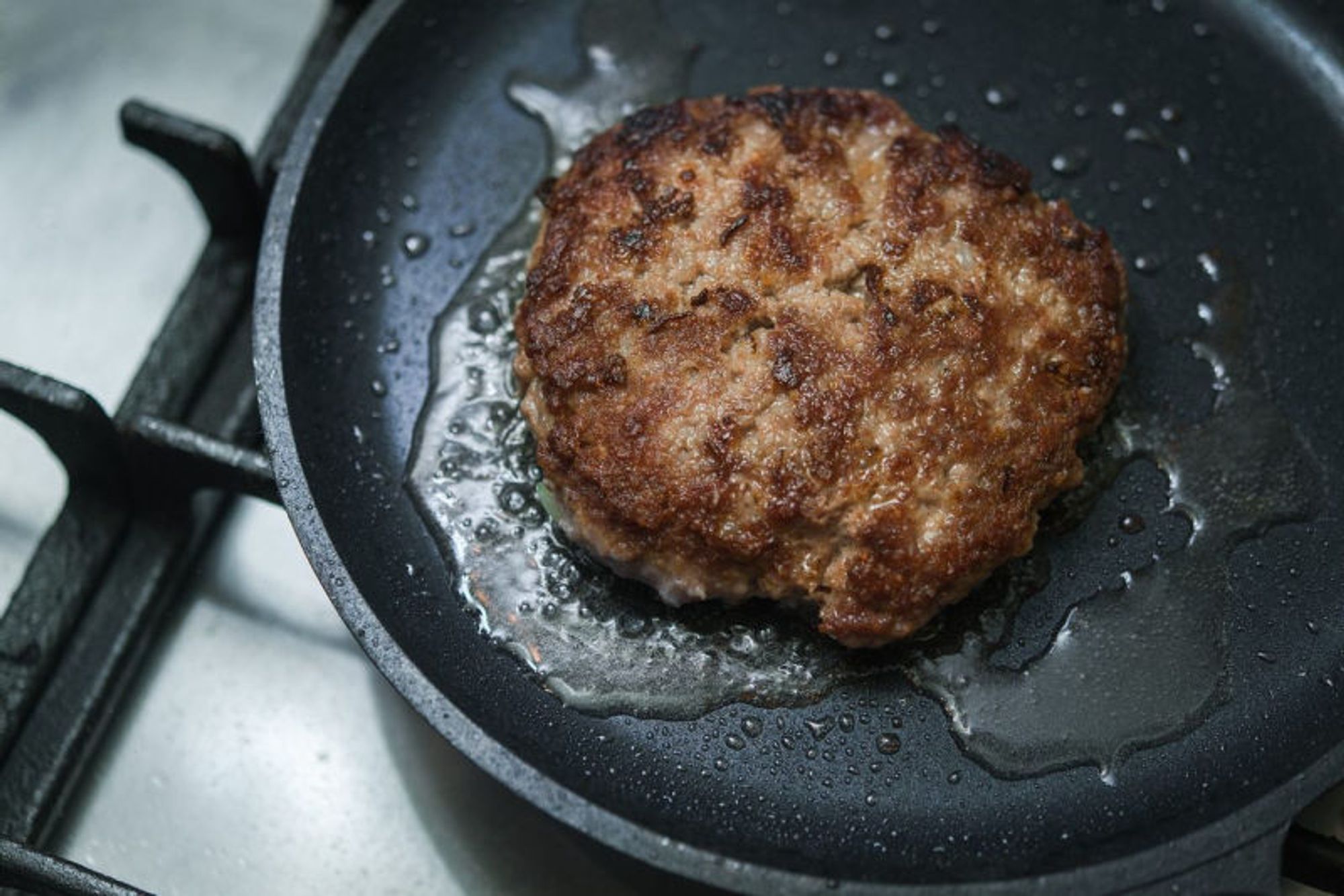 foto di Cucinare gli hamburger in padella: consigli e trucchi