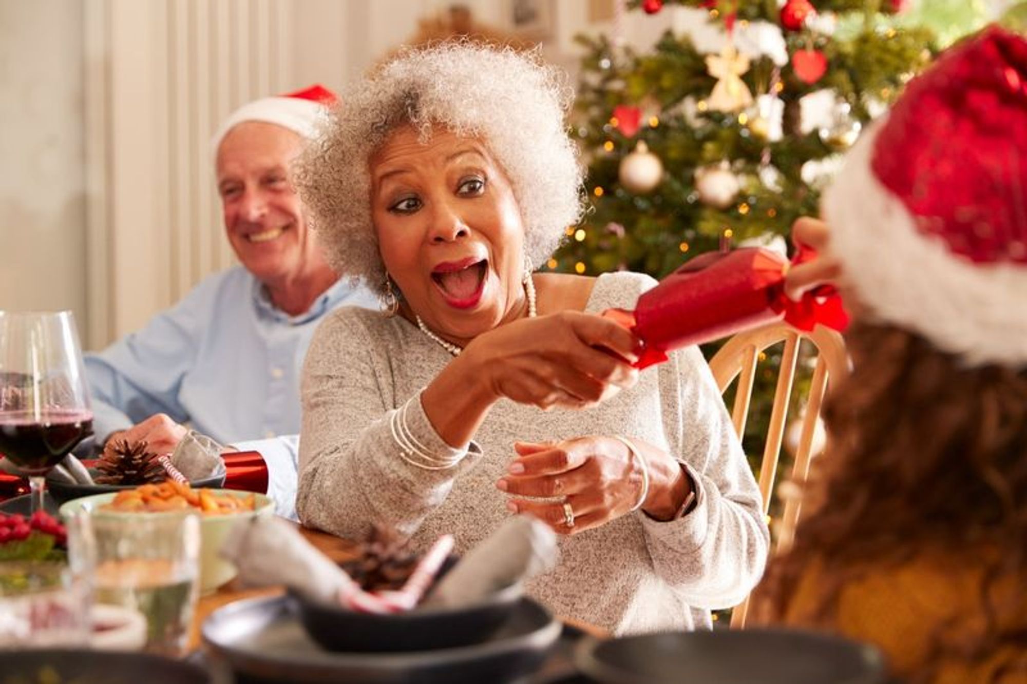 foto di Il segnaposto che stavi cercando per apparecchiare la tavola di Natale lo ha inventato da un pasticcere inglese (col botto)