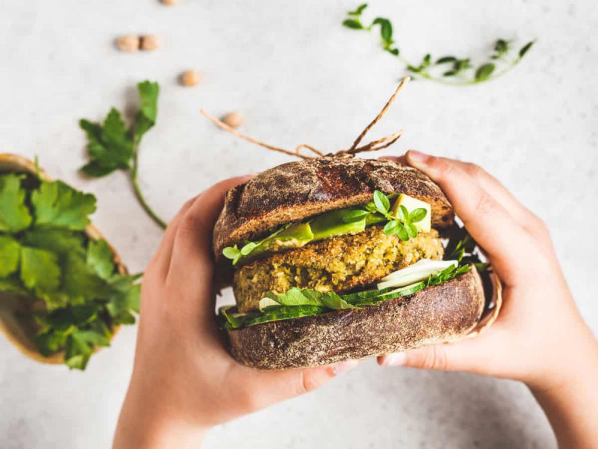 foto di I cibi a base di proteine vegetali si possono continuare a chiamare "salsicce" e "burger"