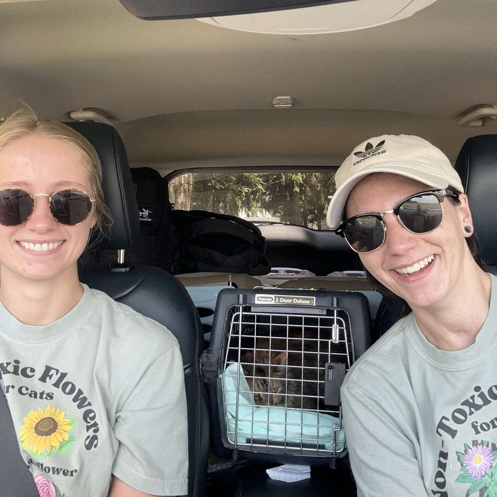 Alyson our shelter manager left and Samantha our director to the right in the car ready to come back to North Carolina with all the kitties!!!