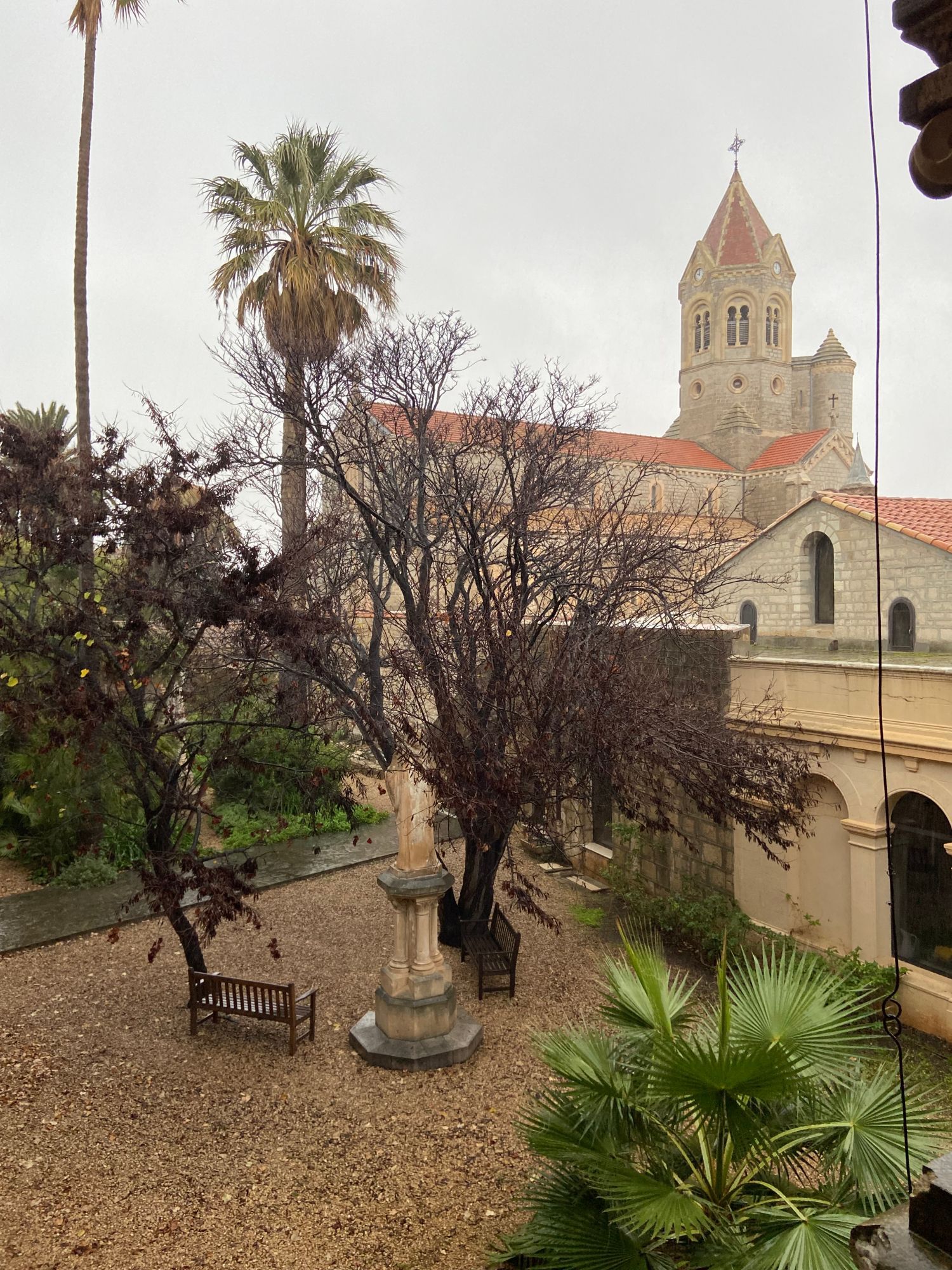 photographie abbaye sous la pluie