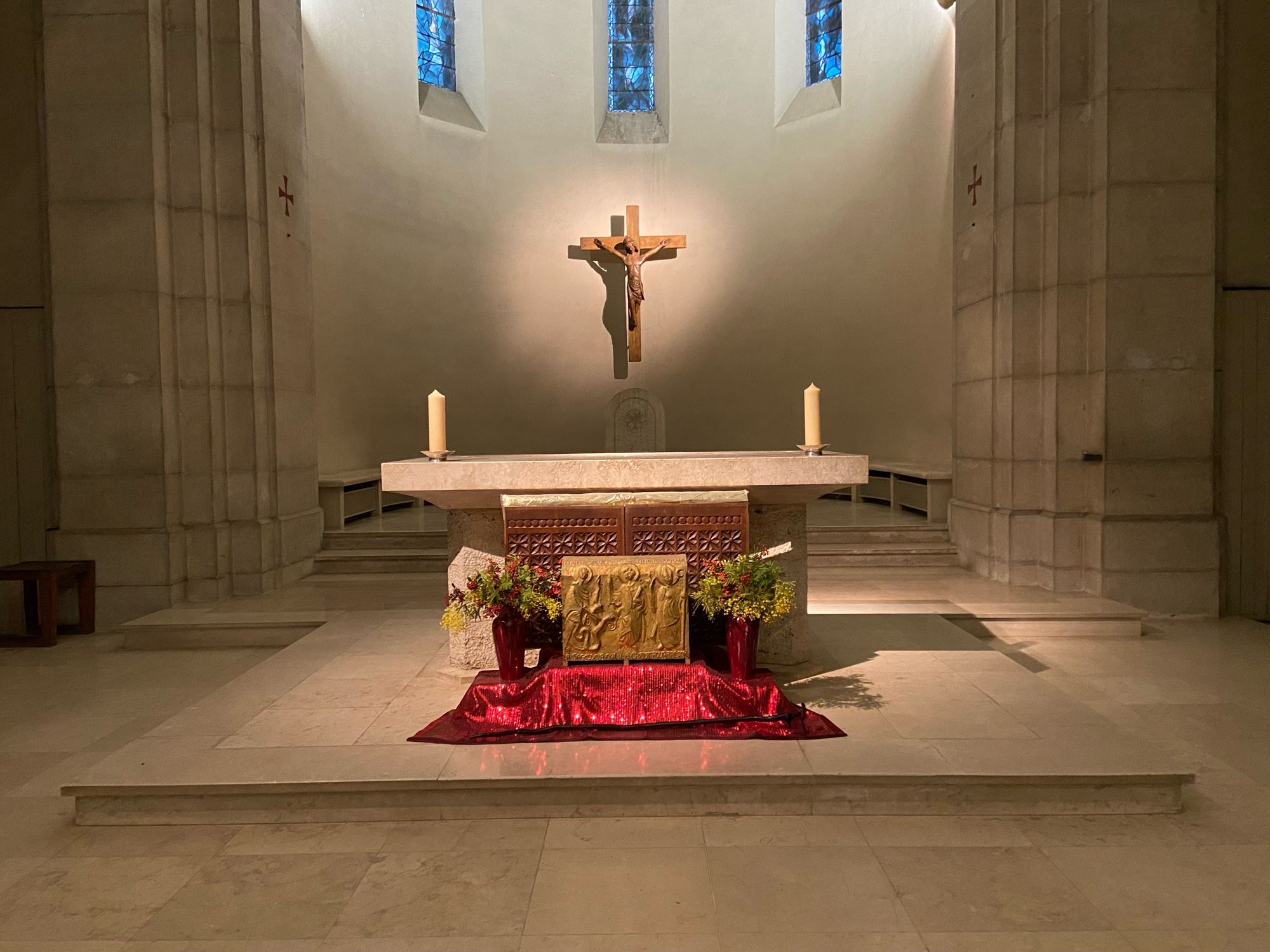 Église avec reliquaire de saint Honorat