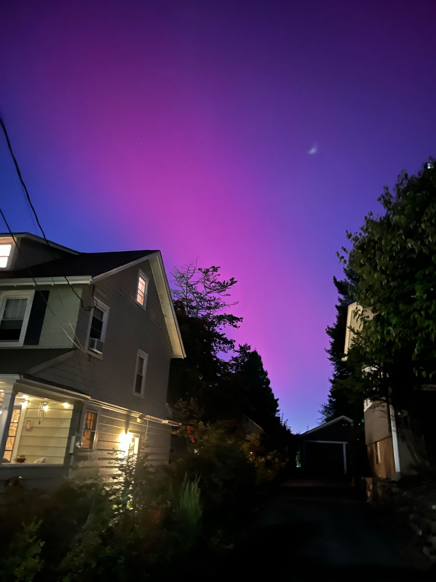 Pink and purple auroras in New Jersey