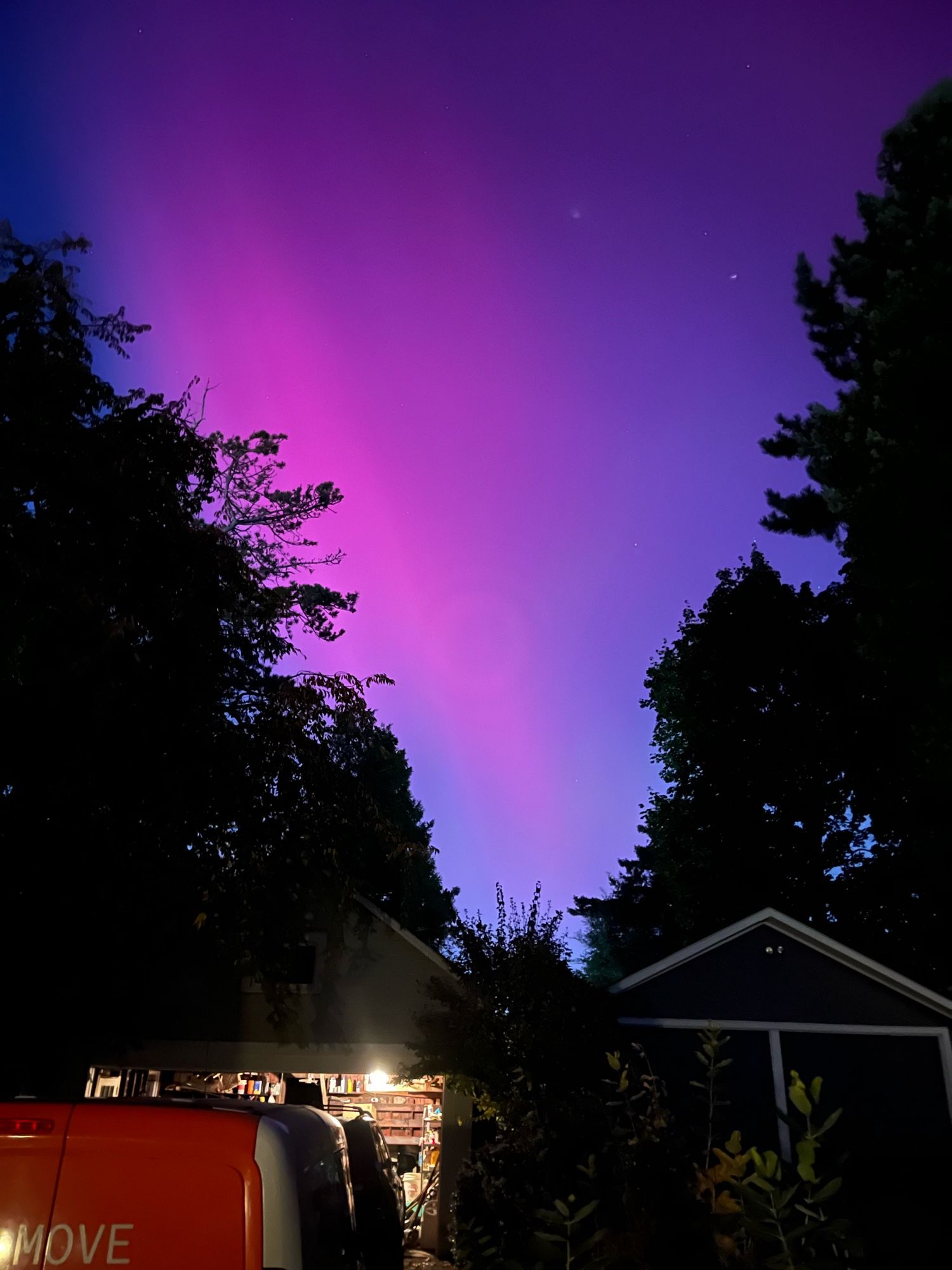 Pink and purple auroras in New Jersey