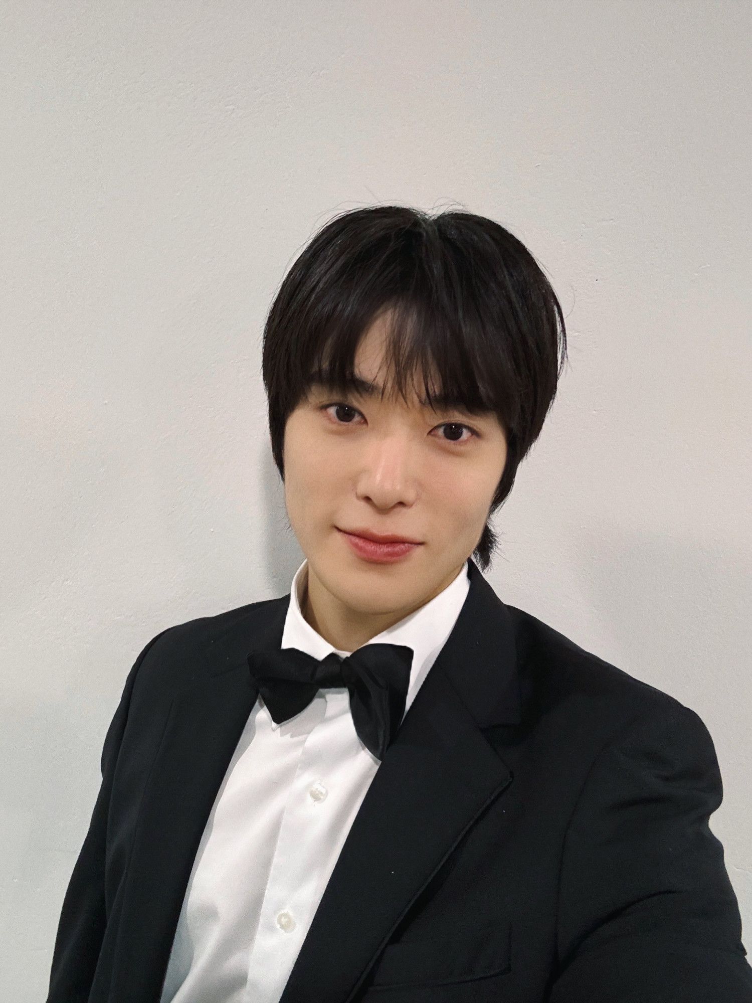 cute, adorable selca of jaehyun in suit with a little bowtie