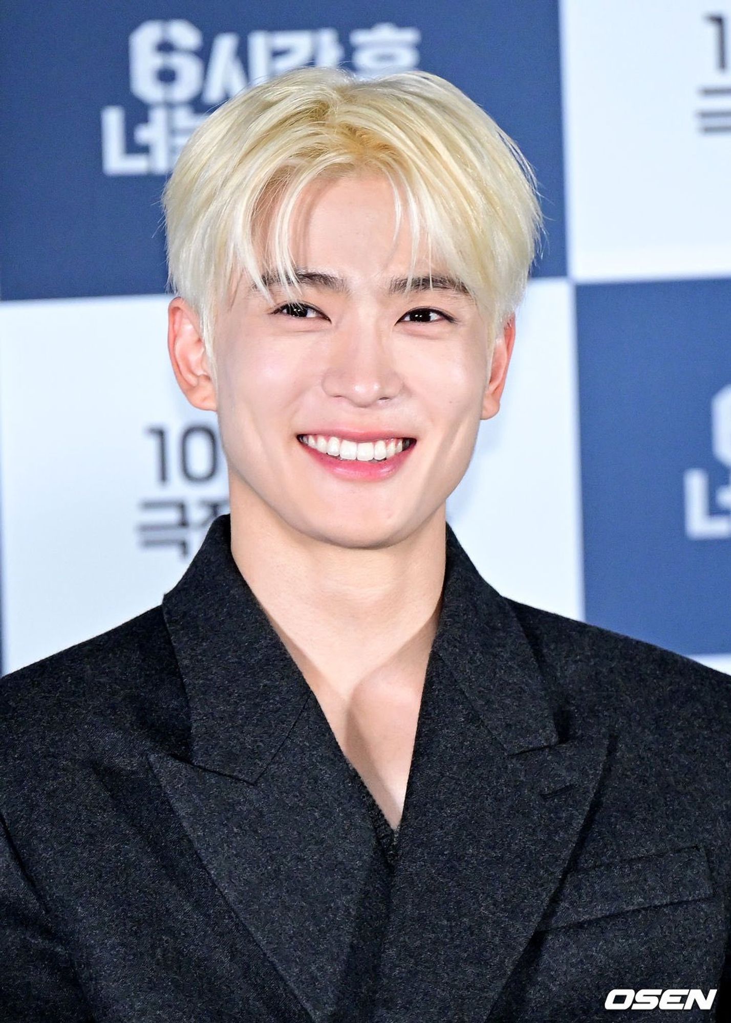 gorgeous lovely full of smiles jaehyun wearing a black suit and sporting his blonde hair for his movie premiere 'you will die in 6 hours'