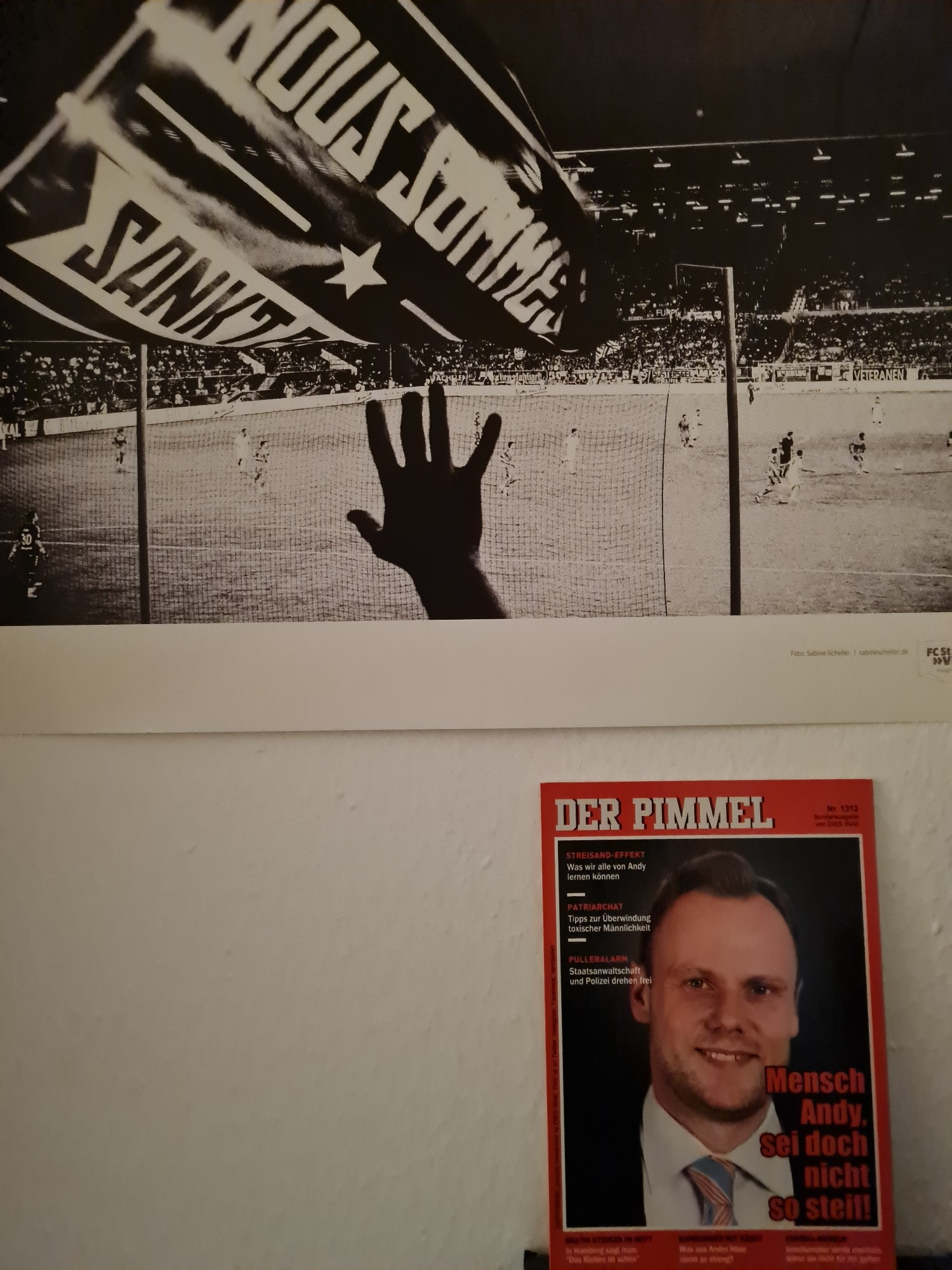 An DER SPIEGEL angelehntes Cover von DER PIMMEL, darauf zu Sehen Andy Grote, so ein Hamburger Politiker, da war mal was, siehe Internet..., Schlagzeile: "Mensch Andy, sei doch nicht so steif!" - das ist alles von der Kunstfreiheit gedeckt