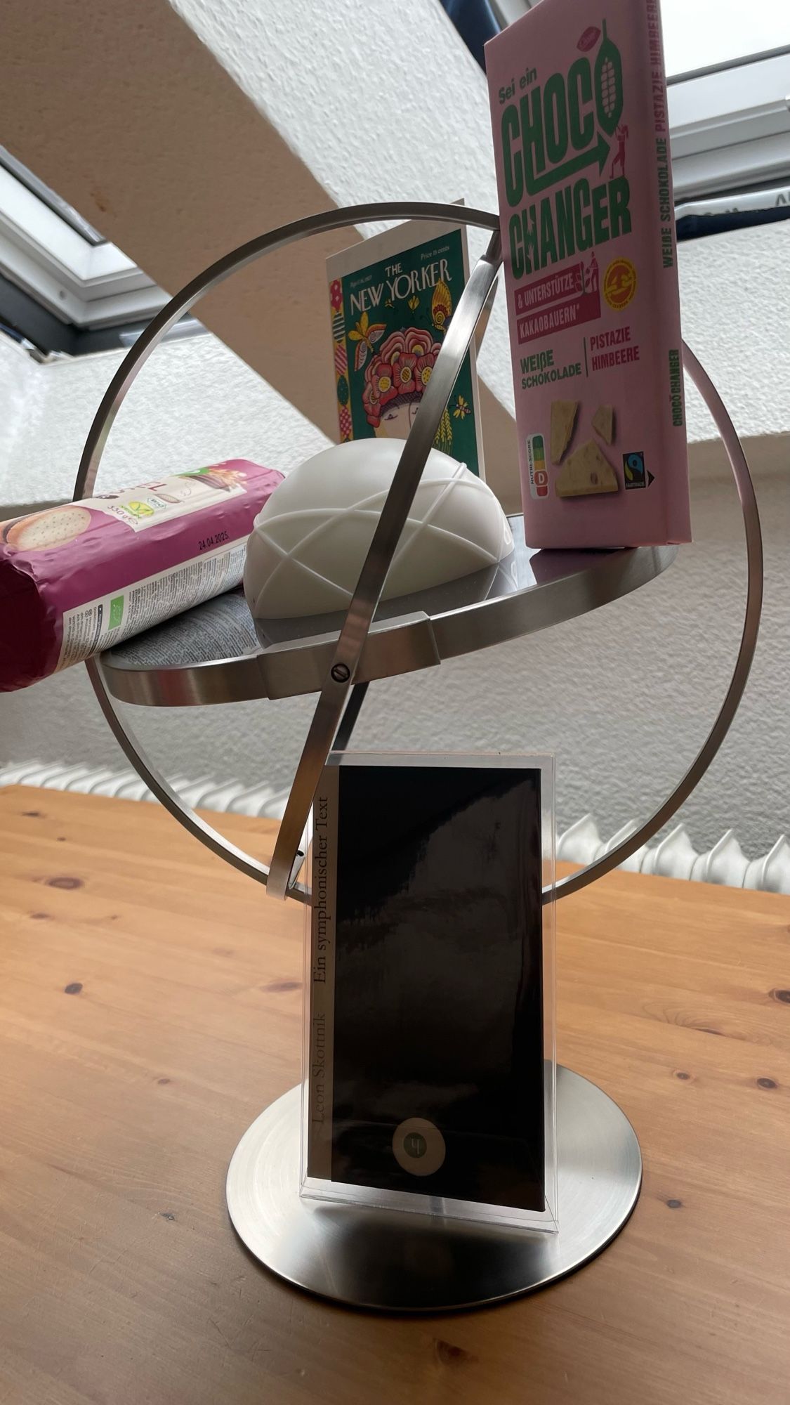 Solarlampe von Ikea x Olafur Eliasson mit Postkarte, Keksen, Schokolade u Buch <3