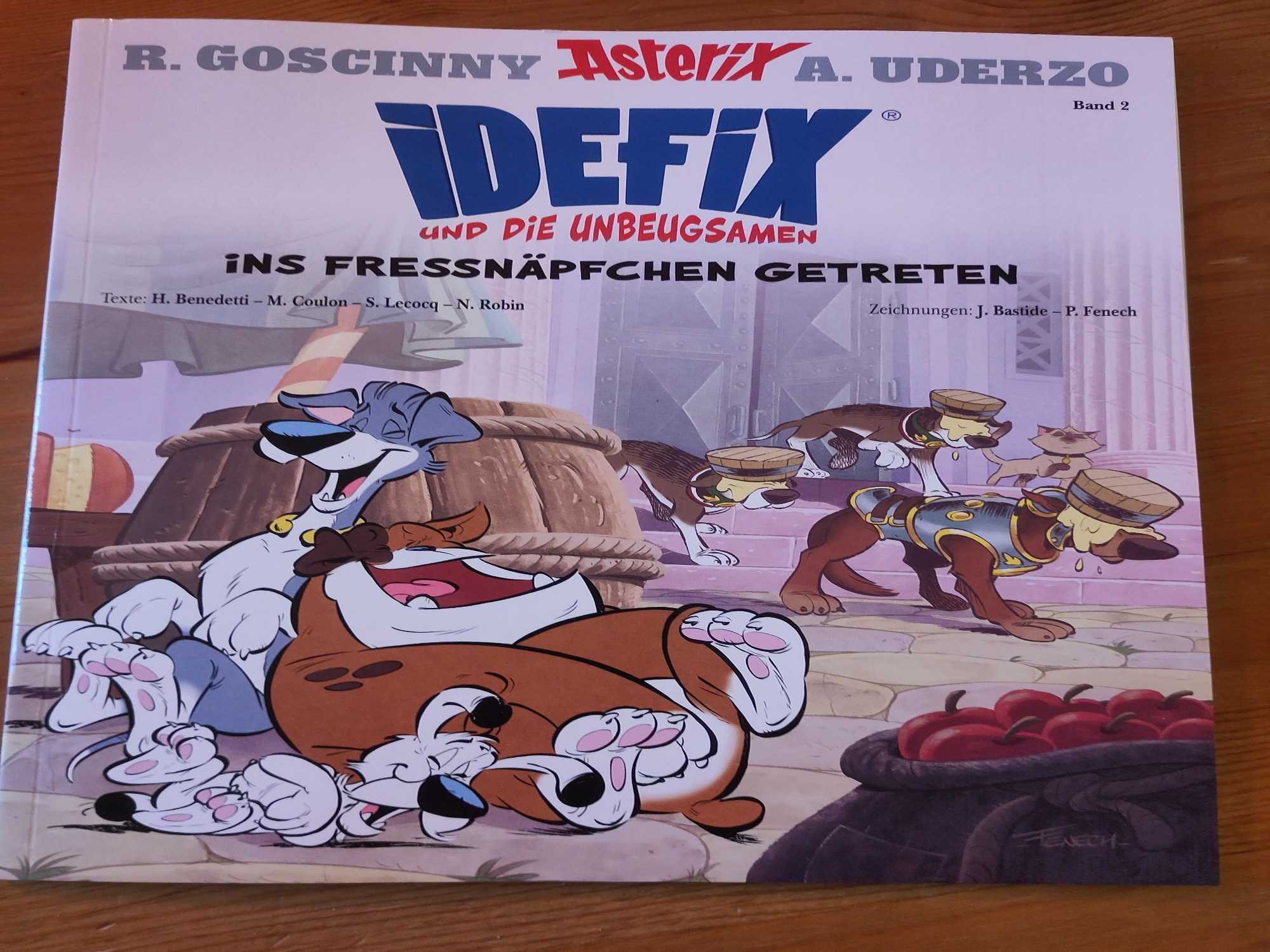 brandneuer "Asterix" Band: Idefix - ins Fressnäpfchen getreten