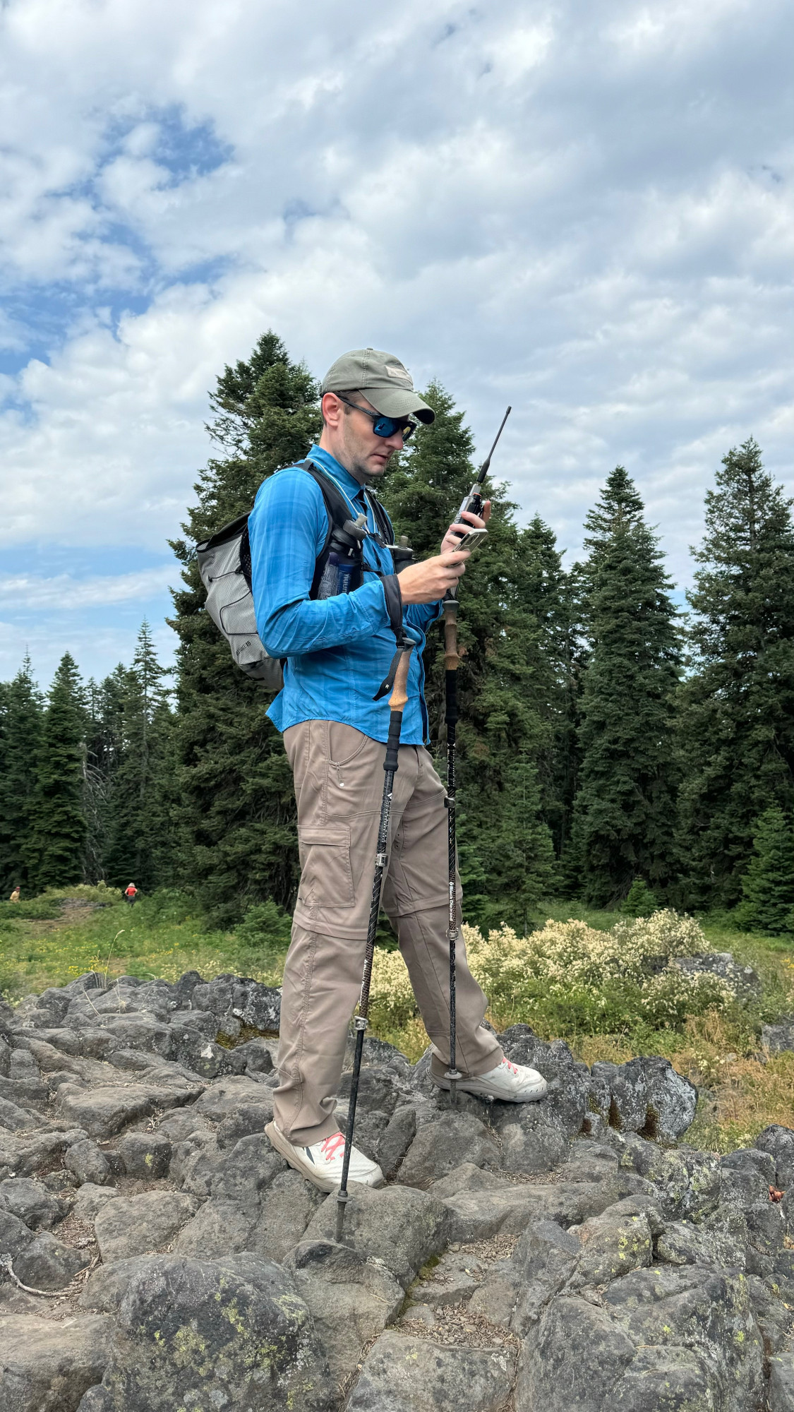 W9SSN using a Quansheng UV-K5 to work 2m CW from a SOTA summit in Oregon.