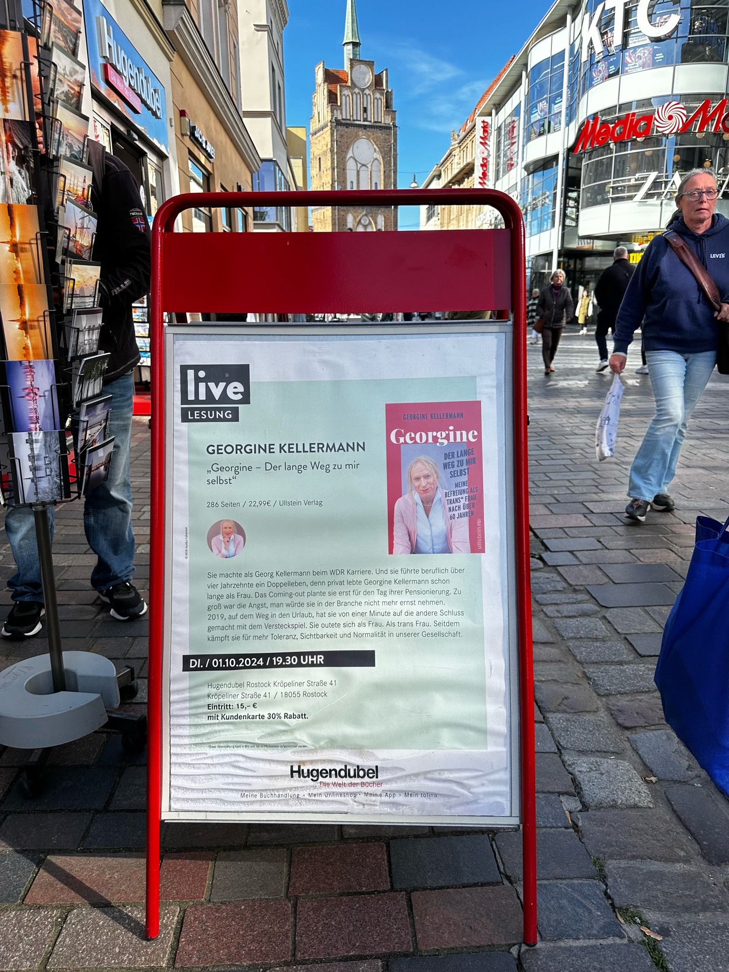 Plakataufsteller mit dem Plakat, das auf meine Lesung hinweist.