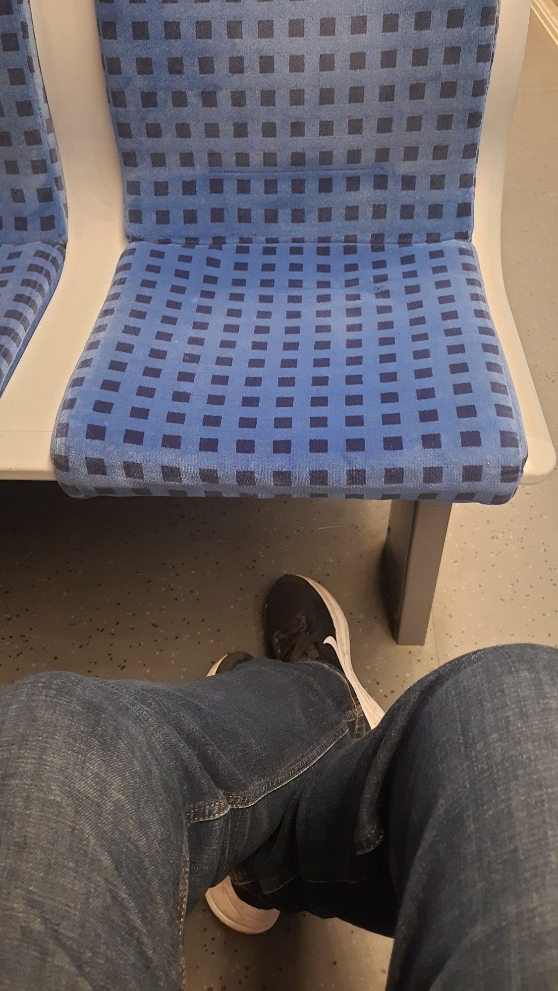 Beine in der S-Bahn