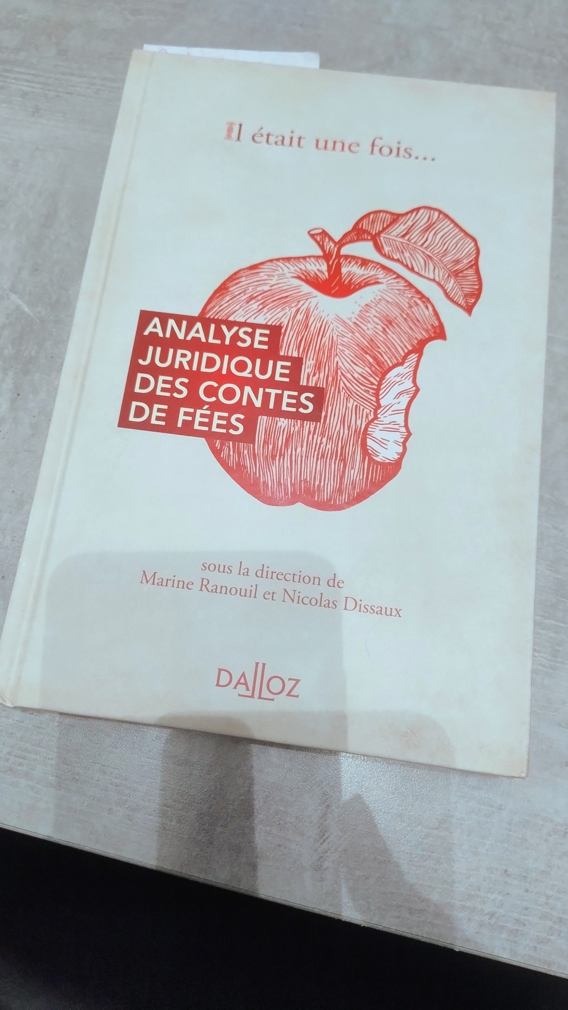 Couverture du livre "Analyse juridique des contes de fées".