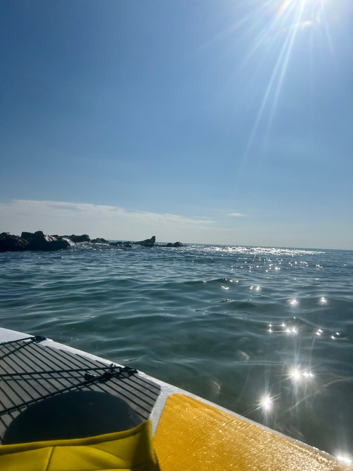 Vista desde una tabla de paddle surf del final del espigón