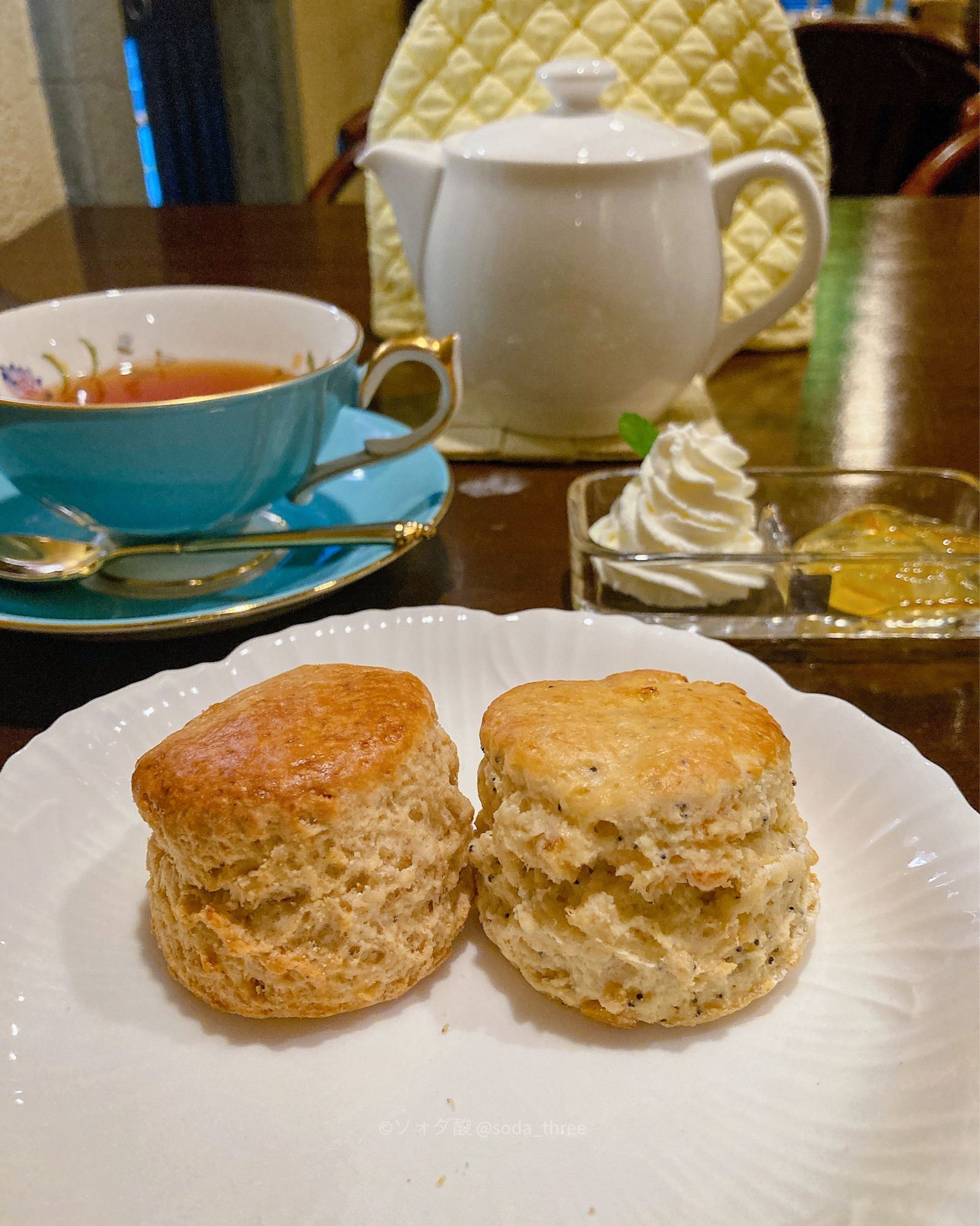 カフェ・コバ・ガーデン：スコーン、紅茶（ウバ）