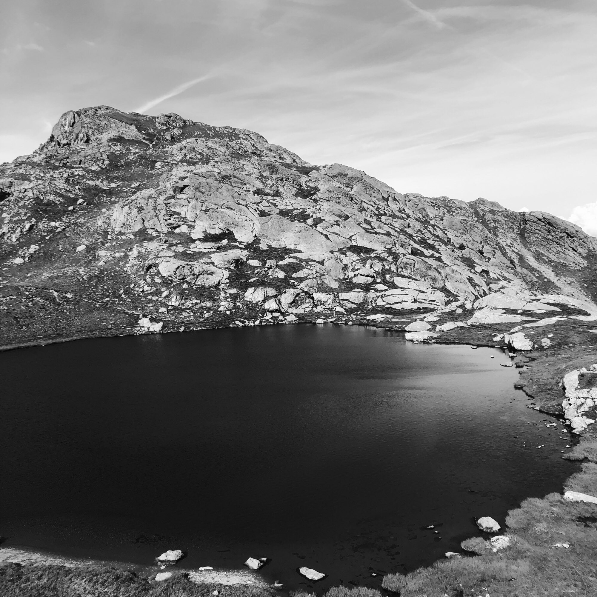 Il lago alpino Laugensee - Lago del Luco ai piedi del monte Kleiner Laugen - Piccolo Luco