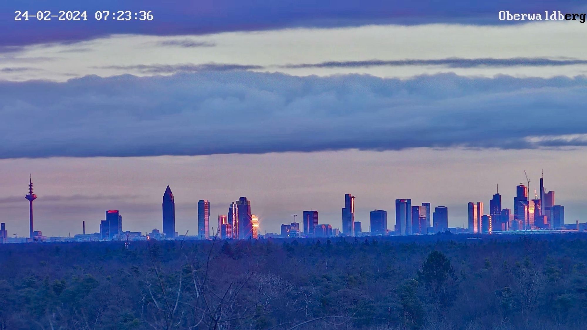 Sonnenaufgang über der Skyline von Frankfurt am Main