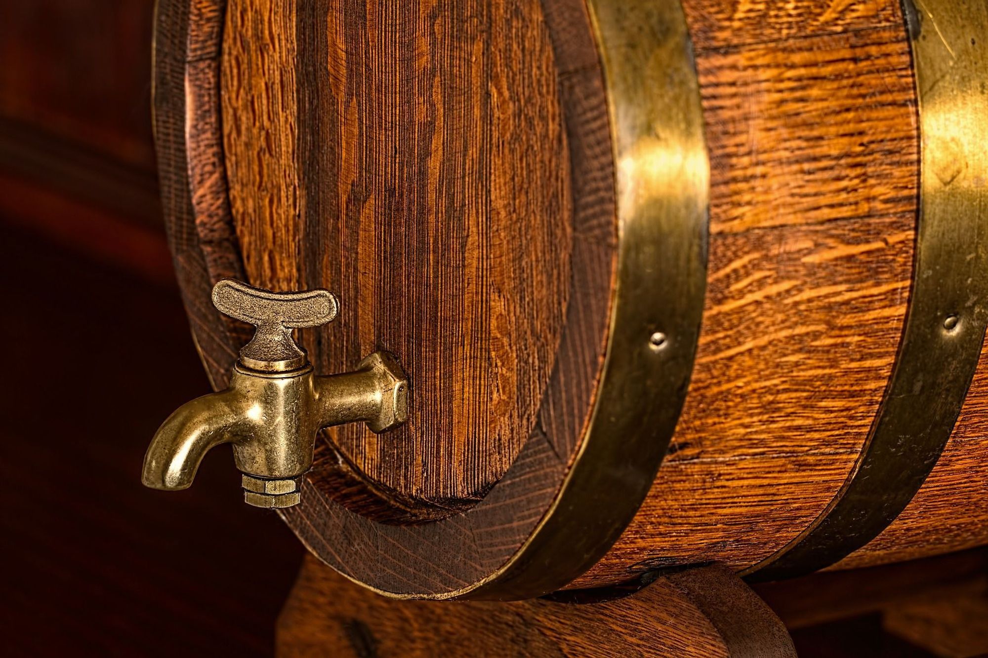 A beer barrel and tap