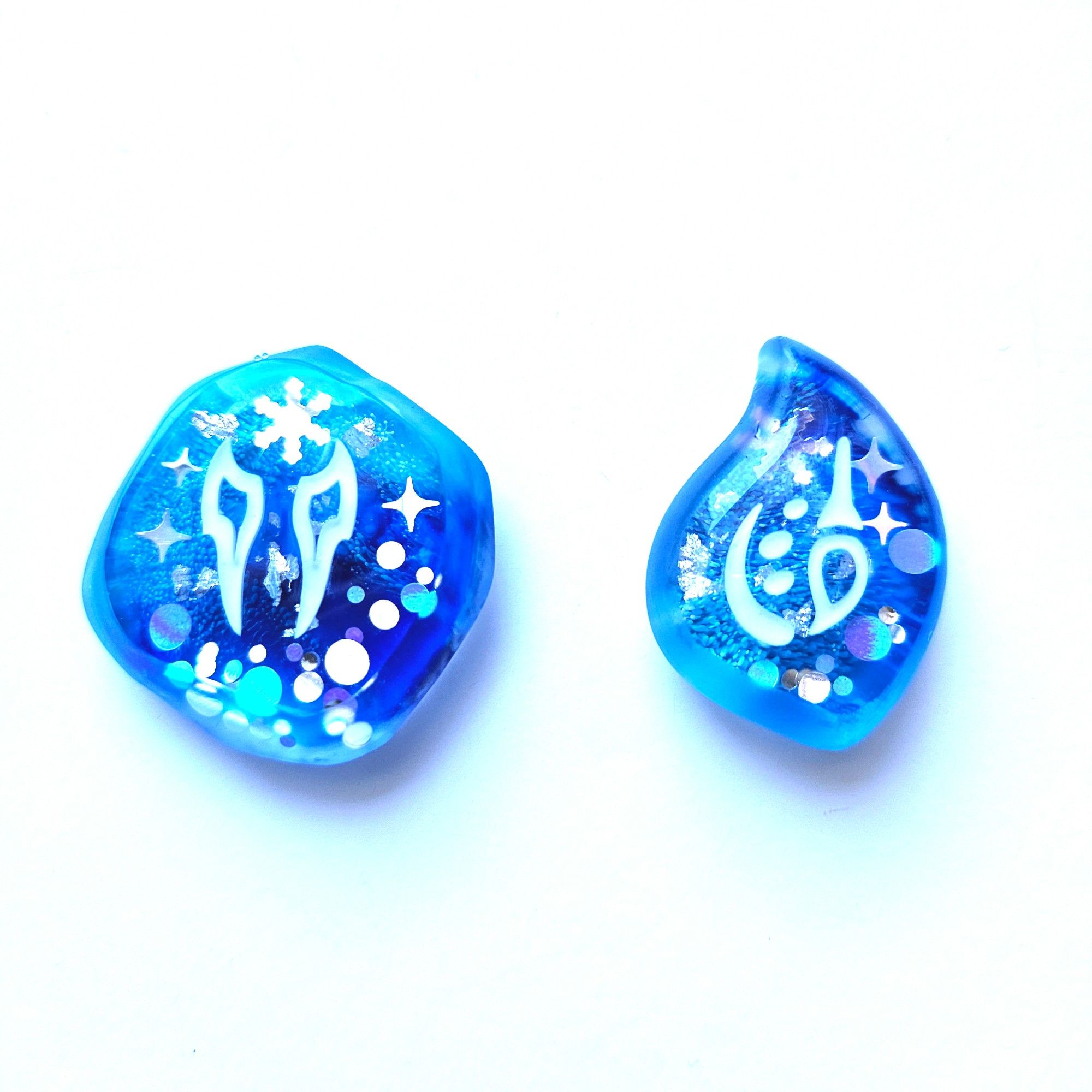 Pictomancer and Viper job stones in the Winter Stars theme colors