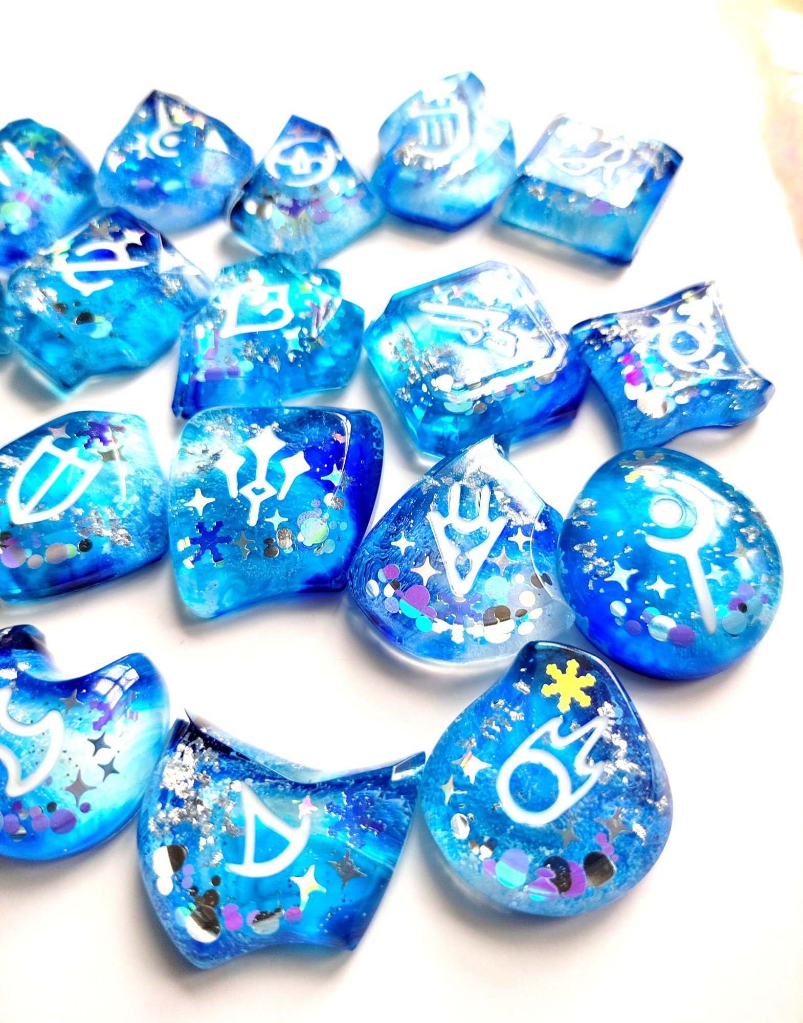 photo of job stones with the winter stars theme colored in blue and white with snowflake glitter in them