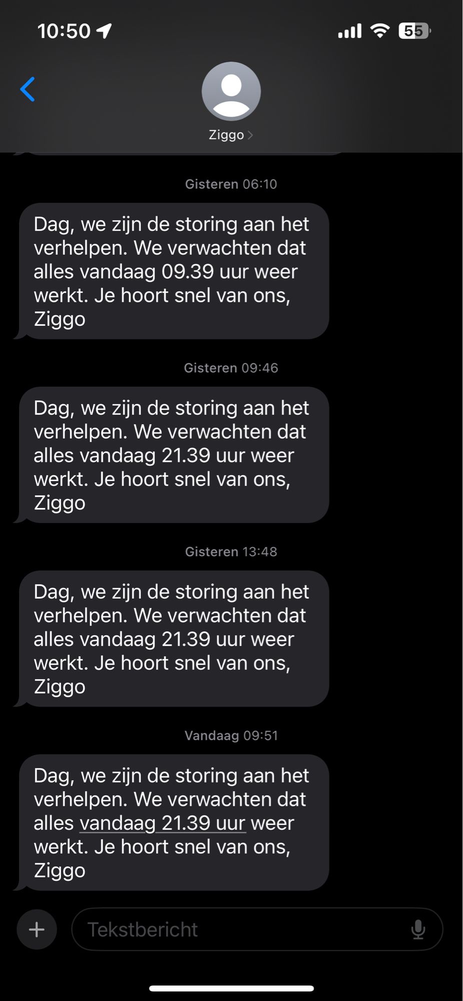 Een hele lijst aan smsjes van Ziggo waarin ze vertellen dat ze werken aan een storing. Blijkbaar werkt er iets totaal niet lekker, want storing wordt telkens verlengd.