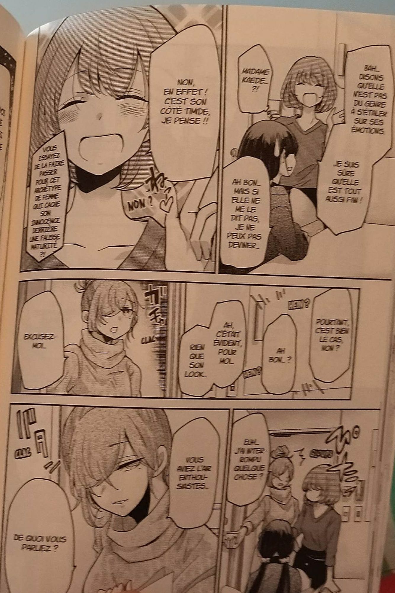 Futami, la mangaka, parle avec une collègue de son éditrice, Kaede, qui "cacherait son innocence derrière une fausse maturité". Pile au moment où Kaede passe la porte.