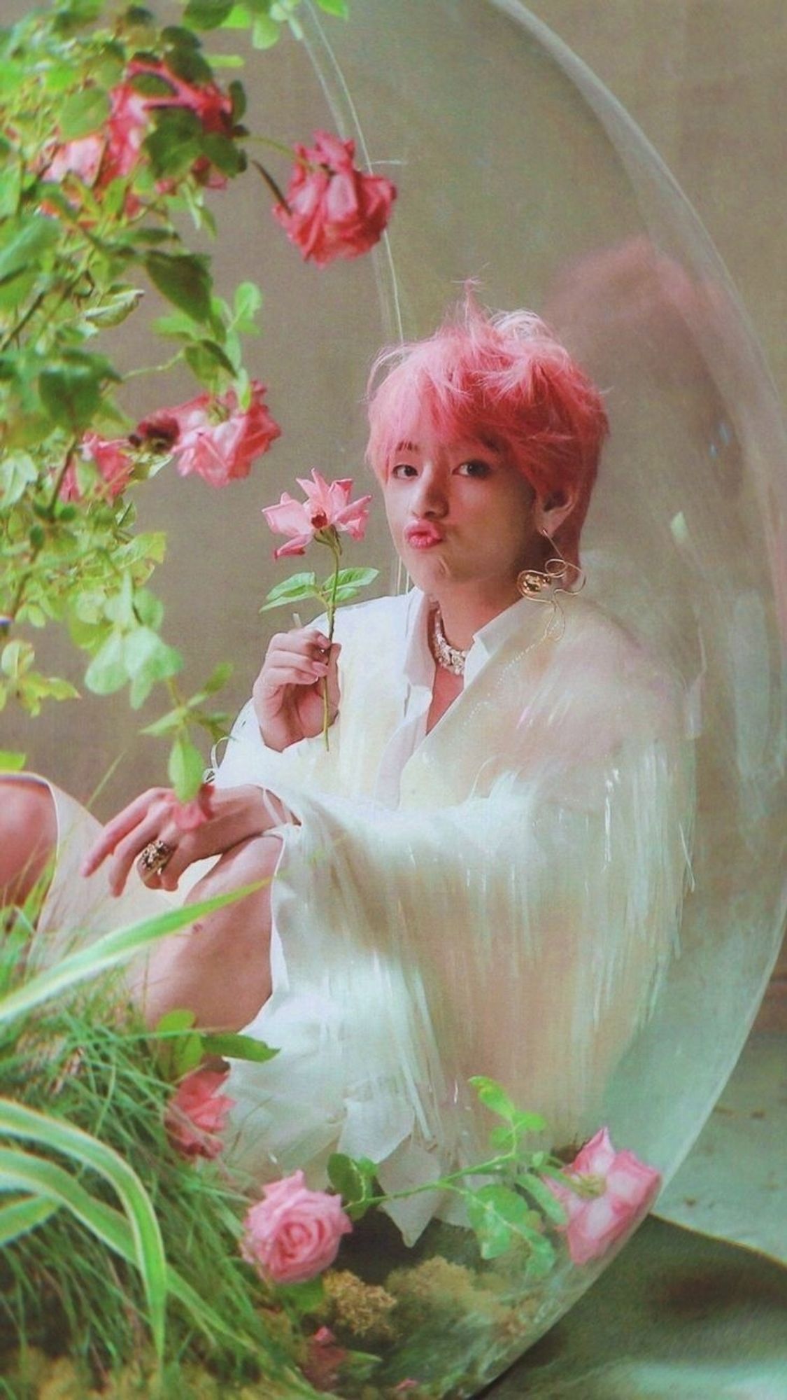 Taehyung, light pink hair, with roses. He's wearing a white shirt and golden accessories.