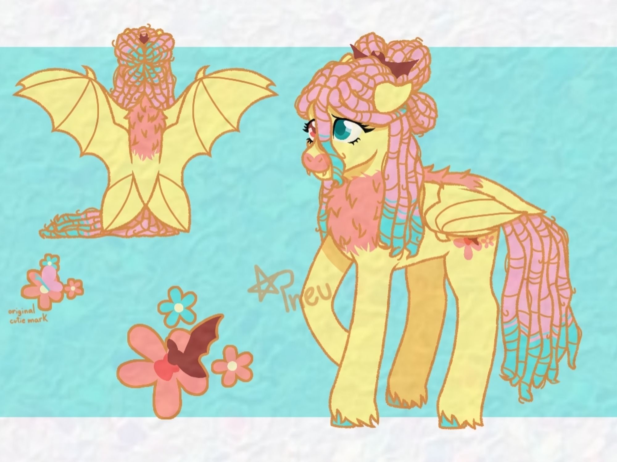 redesign da fluttershy de mlp. ela é um pônei com asas de morcego, sua pelagem é amarela com uma mancha rosa que se estende do peito às costas. sua crina é rosa claro com ciano nas pontas, sendo seu penteado um coque em formato de borboleta, ela usa um acessório de cabelo com formato de morcego.