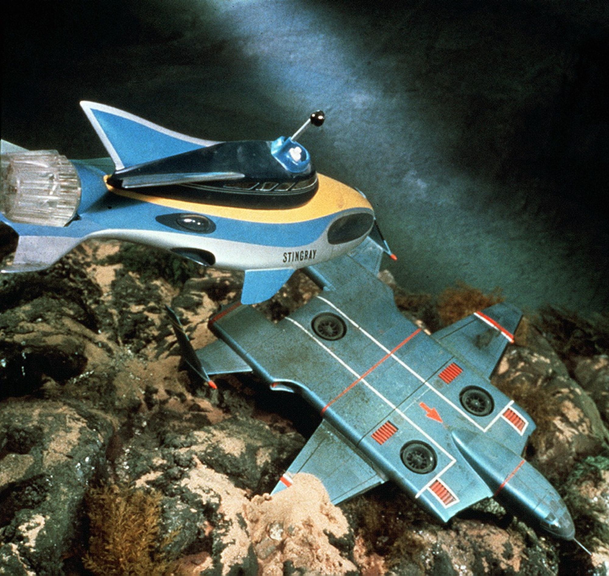 Stingray investigates a sunken Wombat Aircraft Carrier, a vehicle from... Thunderbirds?!