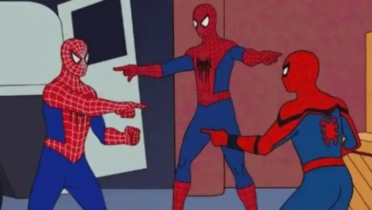 Meme de spiderman señalándose entre sí.