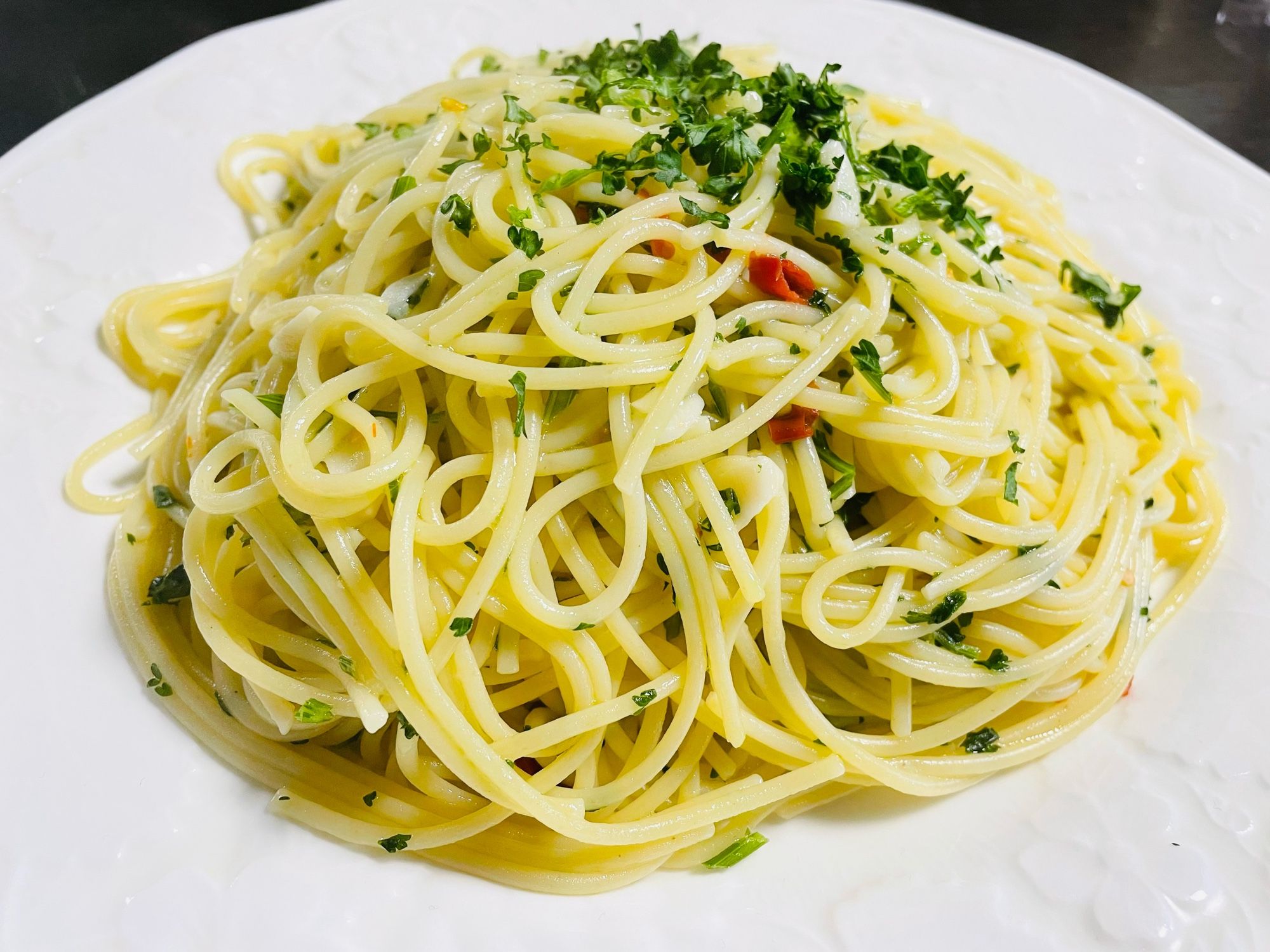 アーリオ,オーリオ・エ・ペペロンチーノ
Spaghetti aglio,olio e peperoncino