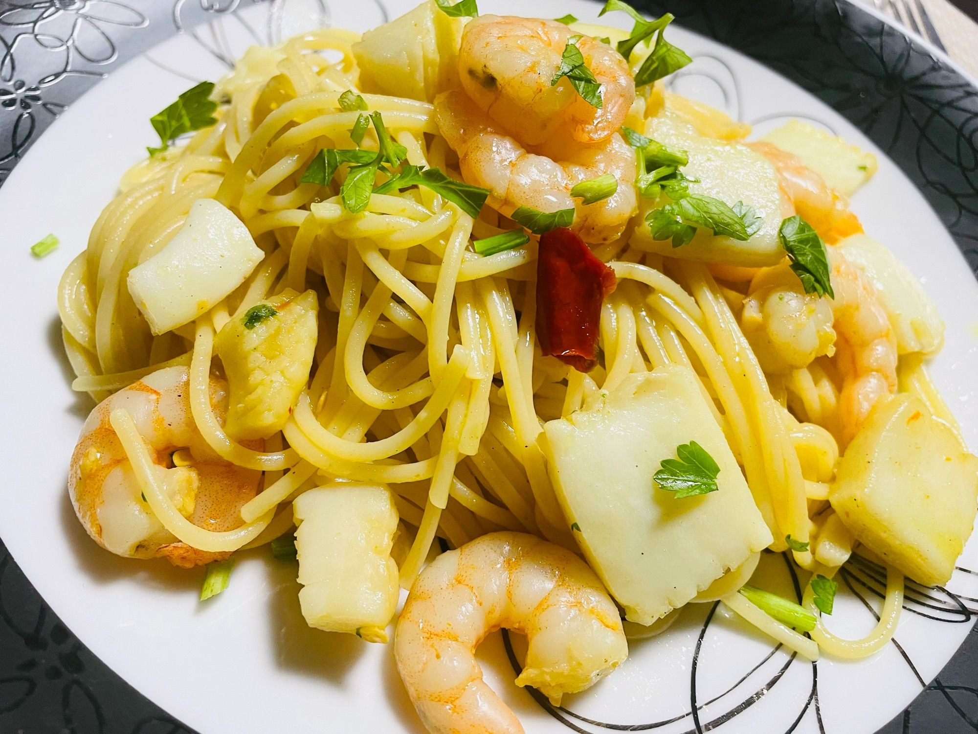 シーフードカレーのパスタ
Pasta con frutti di mare al curry