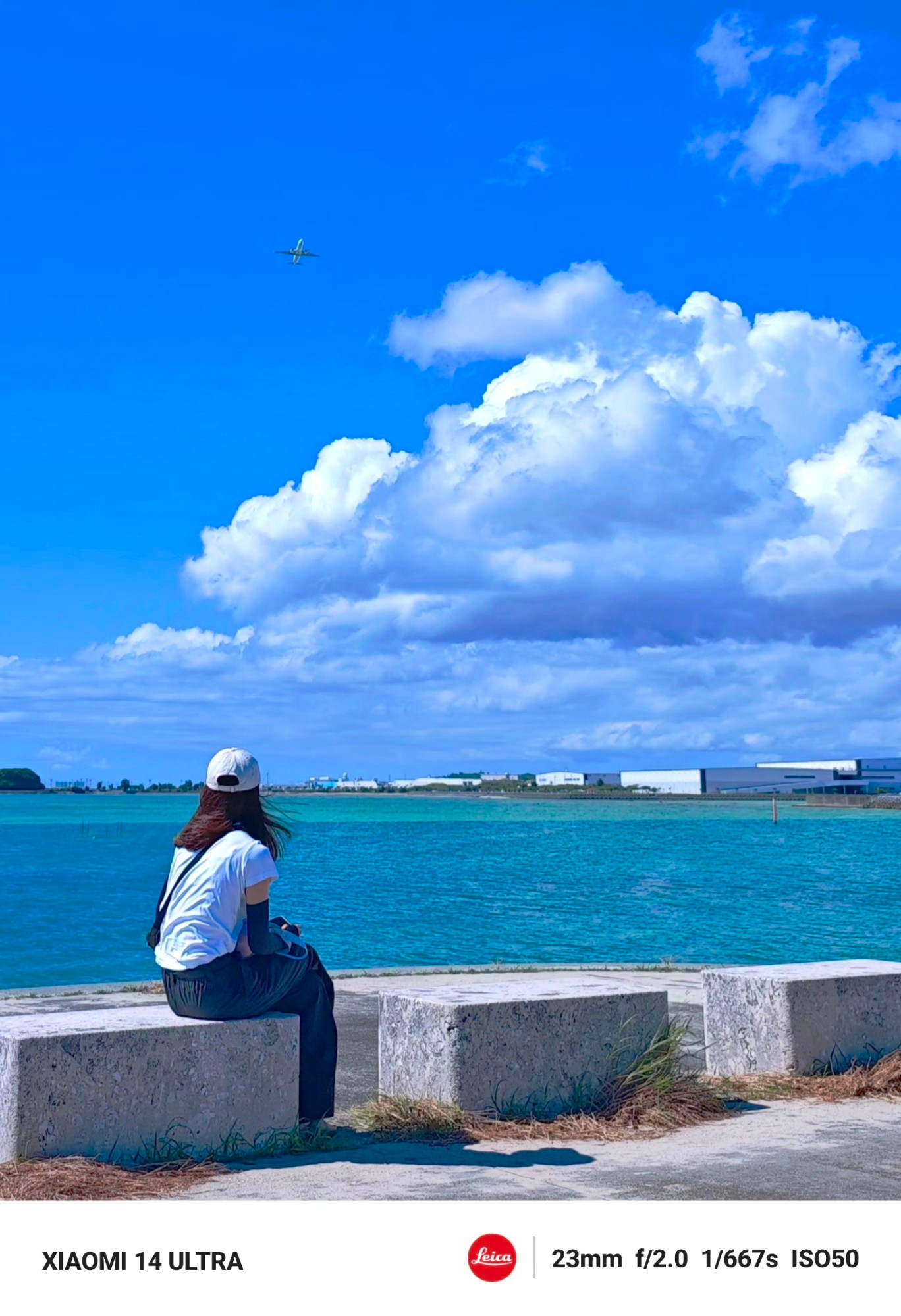 This photo was taken with Xiaomi 14 Ultra.

#mobilephotography #bluesky #cloud #sky #photo #Xiaomi14Ultra #japan #okinawa #sun #palmtree #photography #okinawa #naha #nahaairport #sea #woman