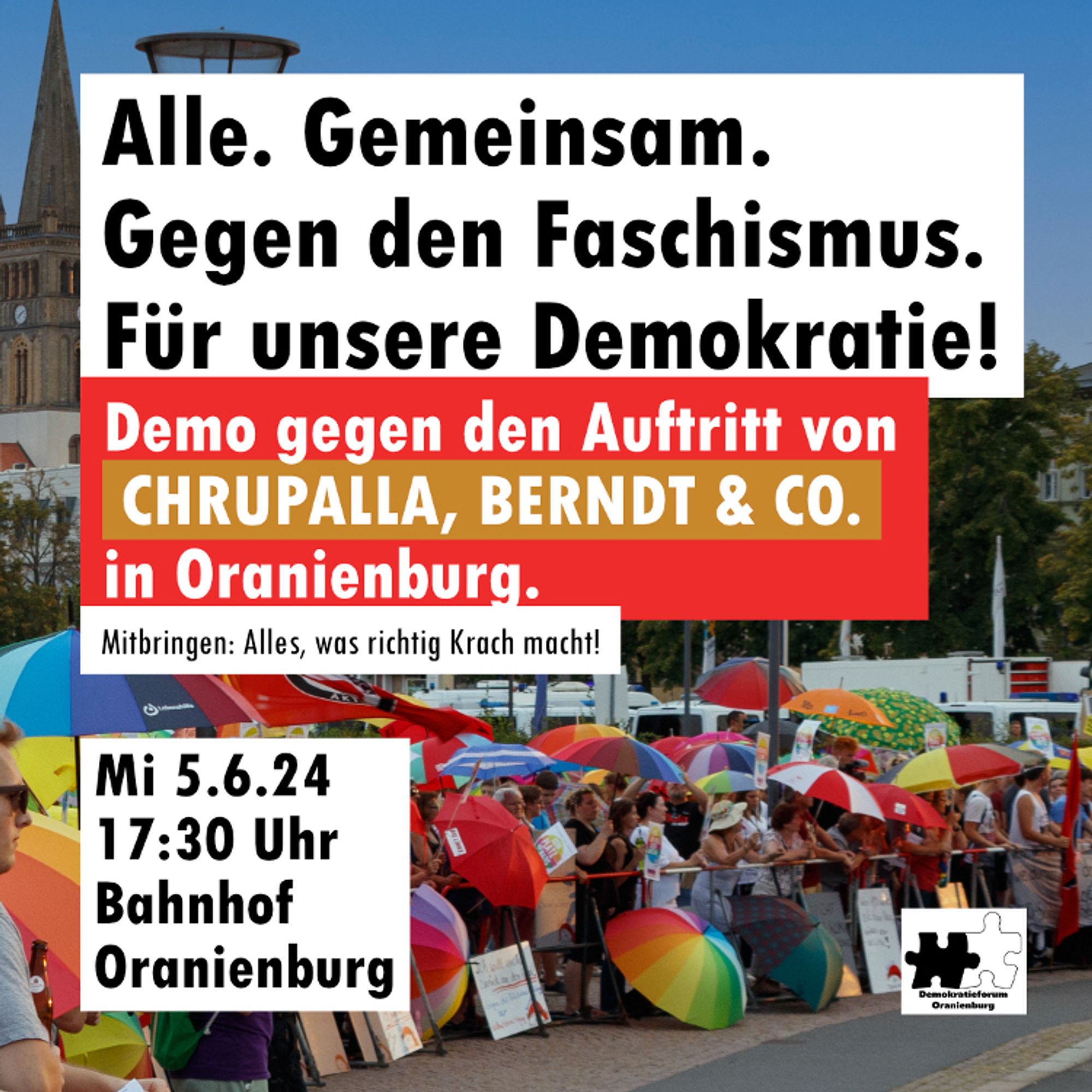 Demoaufruf mit einem Foto von Protestierenden an einer Straße und vielen bunten Regenschirmen.