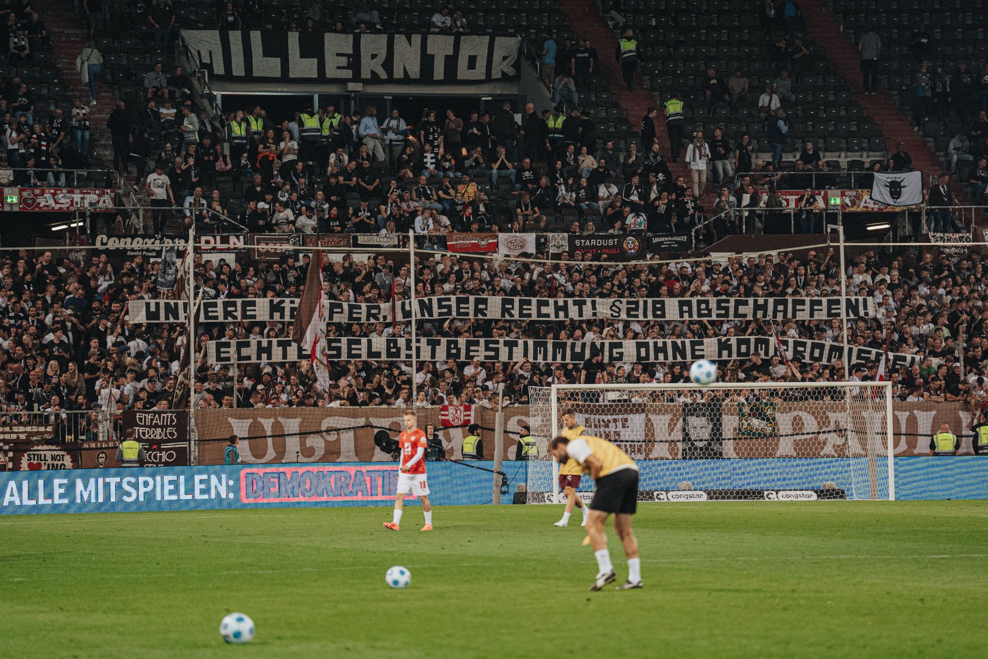 Beim Spiel gegen Leipzig haben unsere Fans bereits solidarische Banner gezeigt.