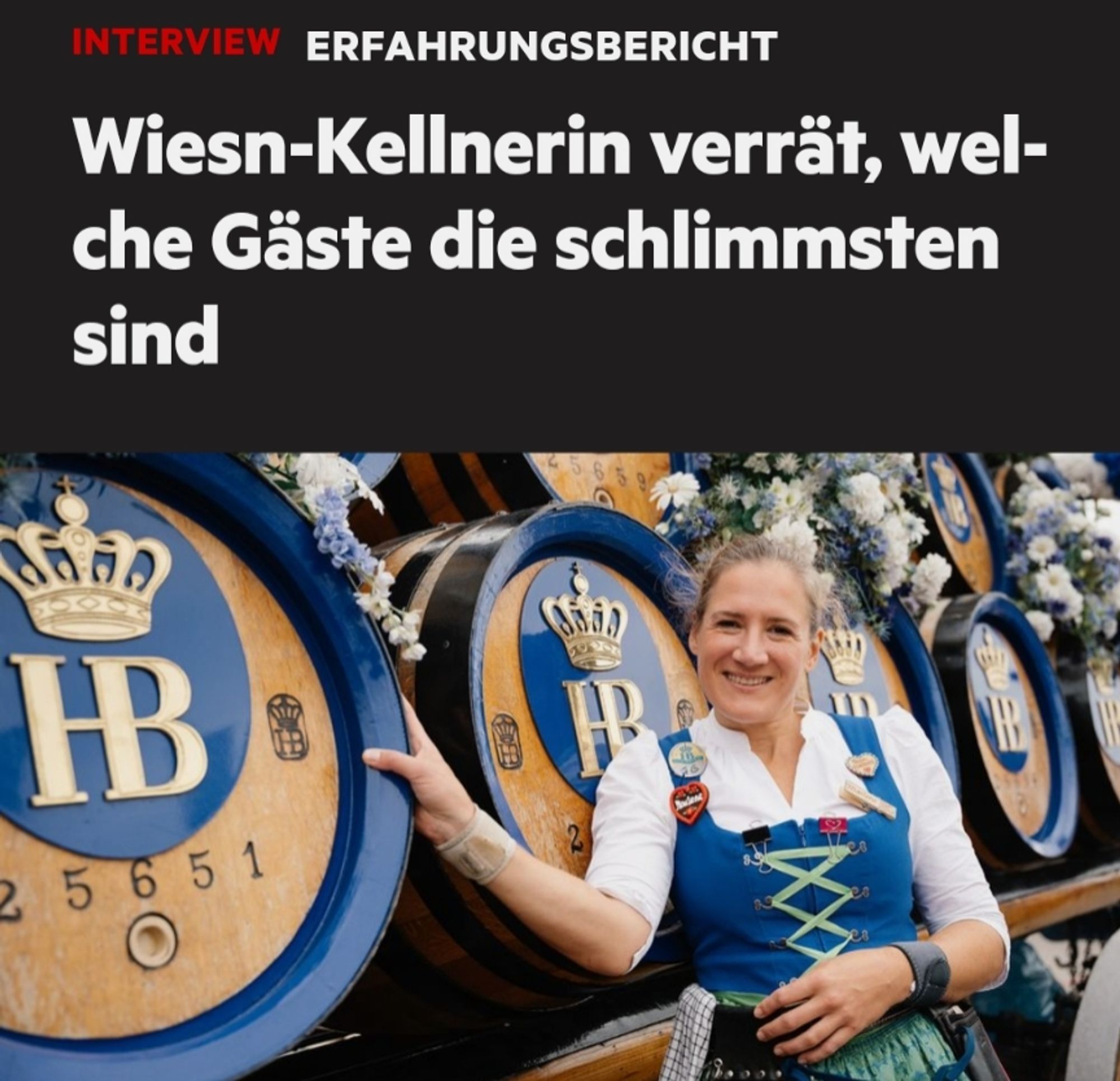 Artikel vom Stern: Wiesn-Kellnerin verrät, welche Gäste die schlimmsten sind. Darunter besagte Kellnerin, wie sie vor ein paar Fässern Bier posiert.