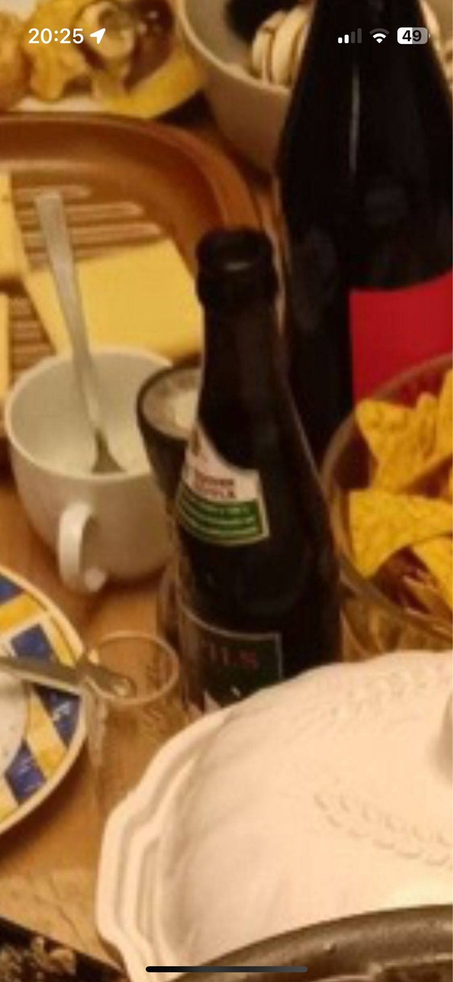 uesprüngliches bild reingezoomt auf wine flasche tannenzäpfle von rothaus