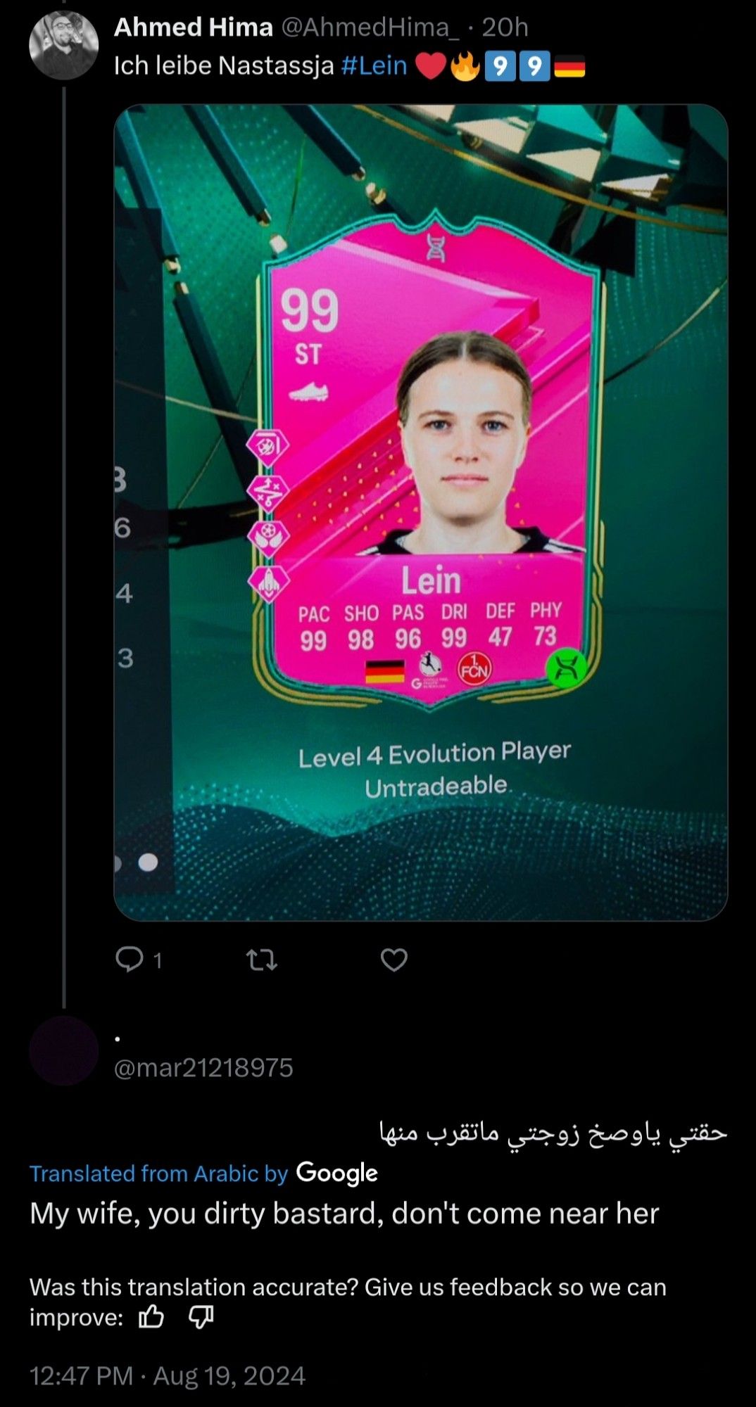 Screenshot aus X (ehemals Twitter):

Person A kommentiert einen Beitrag der Clubfrauen mit "Ich leibe Nastassja #Lein ❤️🔥9️⃣9️⃣🇩🇪" und einem Bild von ihr aus EA Sports FC. Person B reagiert darauf auf Arabisch. Die englische Übersetzung des Kommentars lautet "my wife, you dirty bastard, don't come near her"