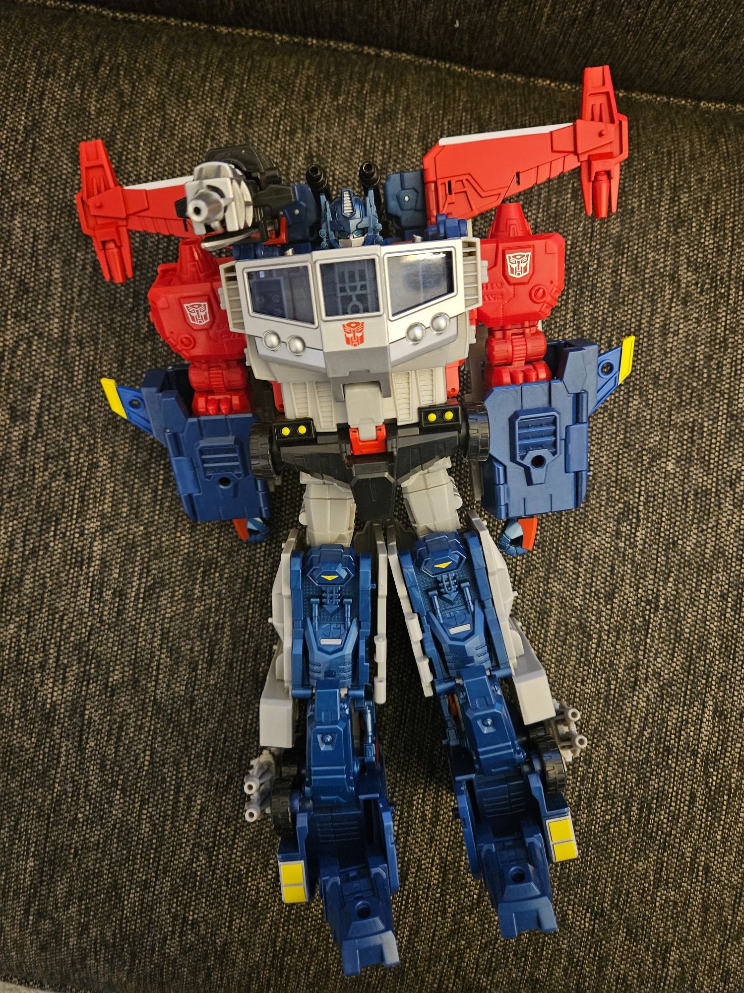 Titans Return Magnus Prime and Transformers Legends Godbomber combined into God Ginrai