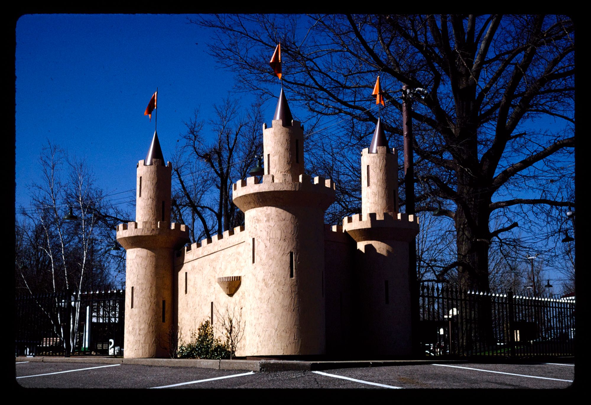 roadside castle, garden golf, north belt highway, saint joseph, missouri, 1996