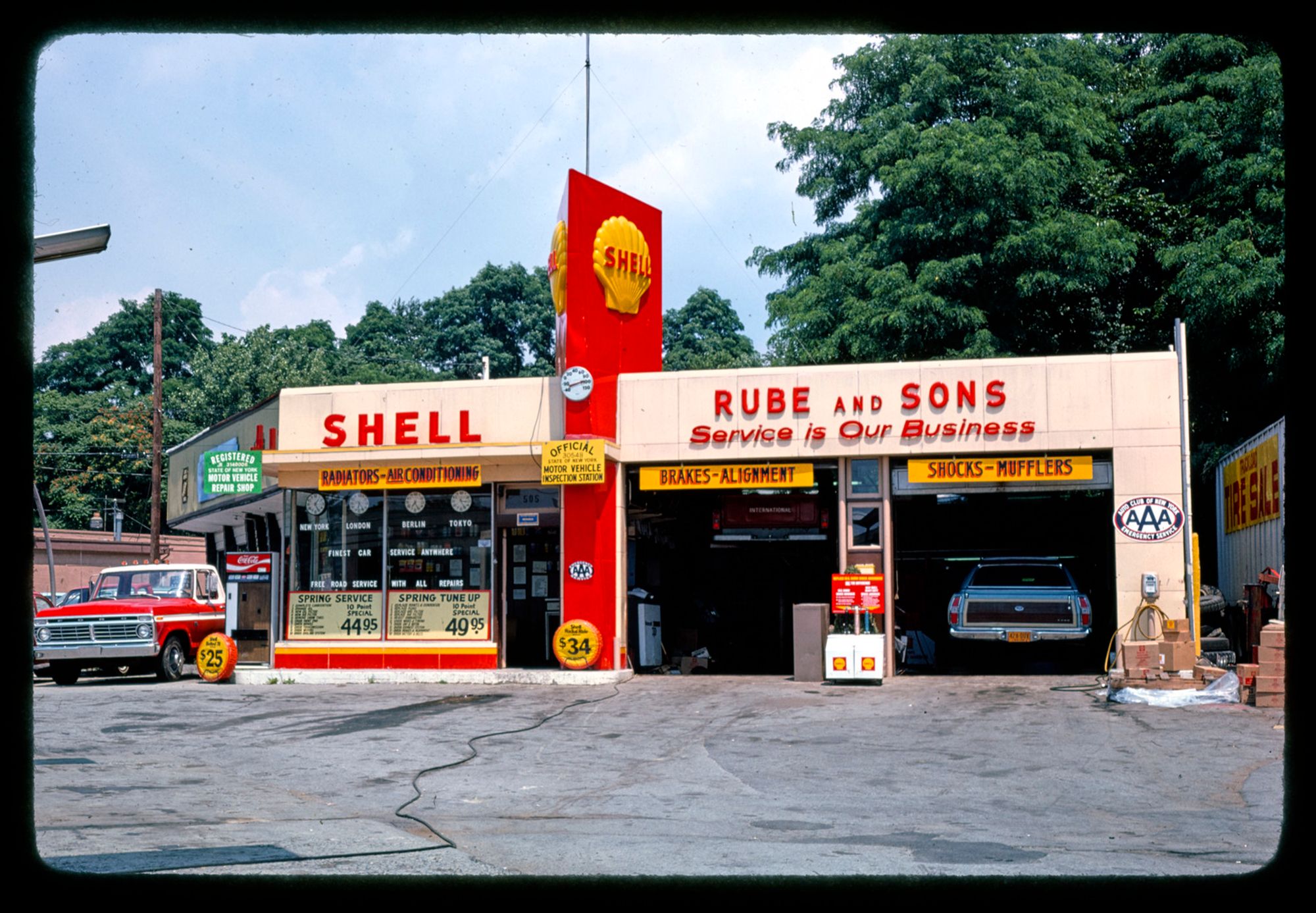 rube & sons shell gas station, front view, route 9, poughkeepsie, new york, 1976