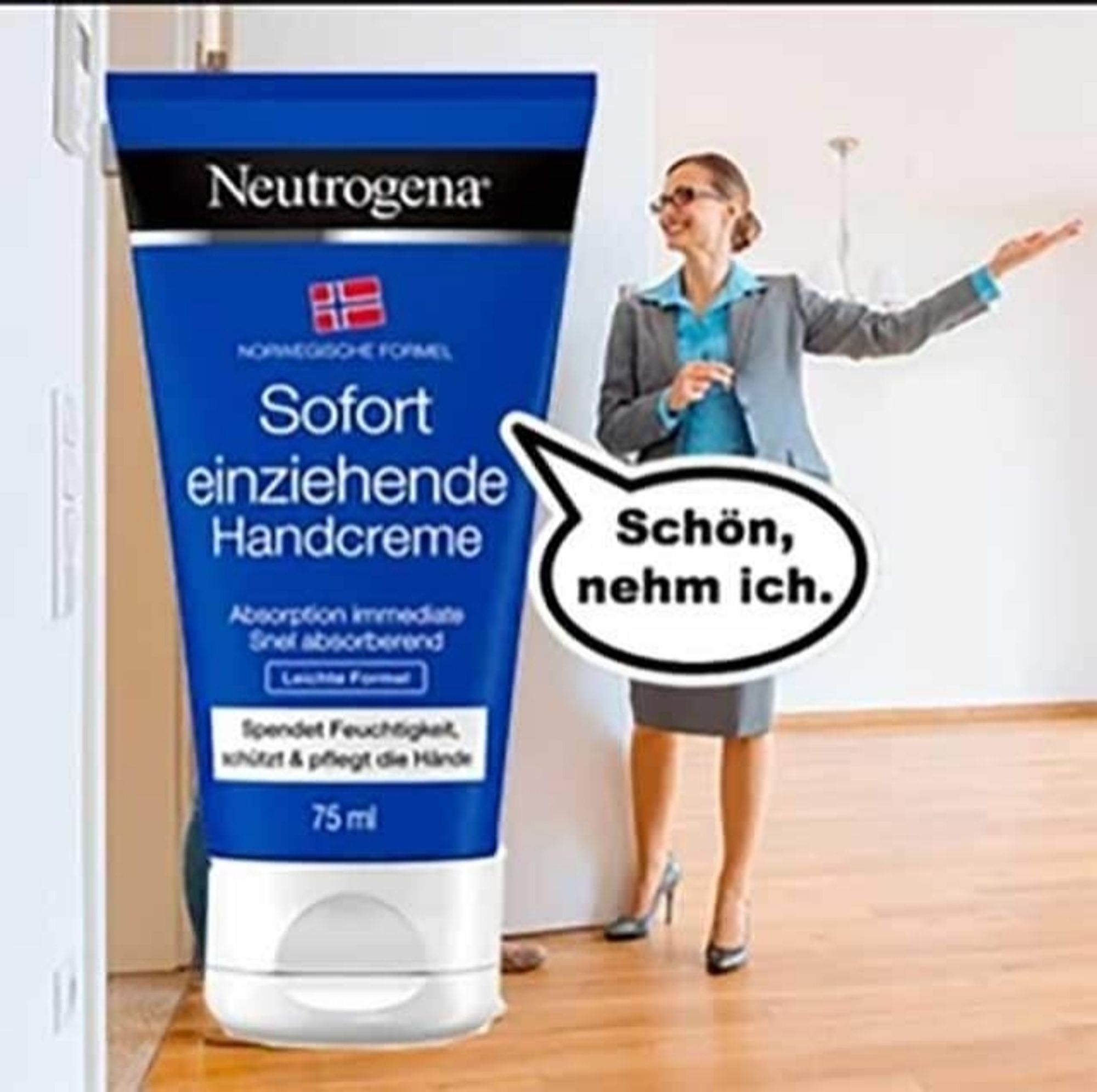 Foto einer menschengroßen Tube "sofort einziehende Handcreme", der eine begeisterte Frau (Maklerin?) gerade eine Wohnung zeigt.